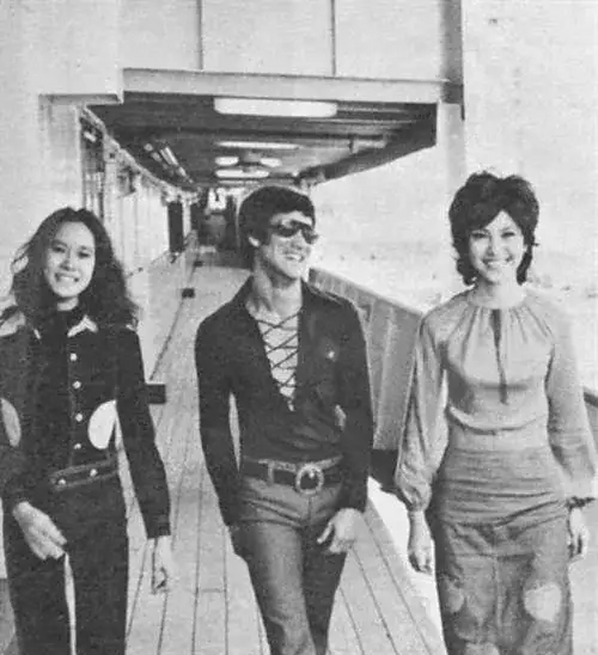 李小龙,苗可秀,丁佩合影照片.