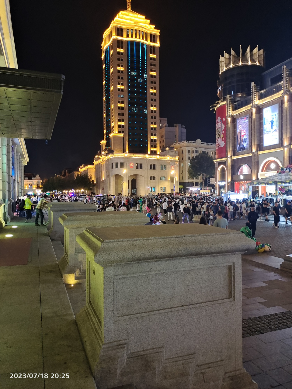 哈尔滨防洪纪念塔,夏季最火爆的地方,网红打卡地.