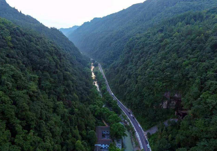 湘西乌龙山景区,有着媲美云南石林的公园,令人舒适的自然风光