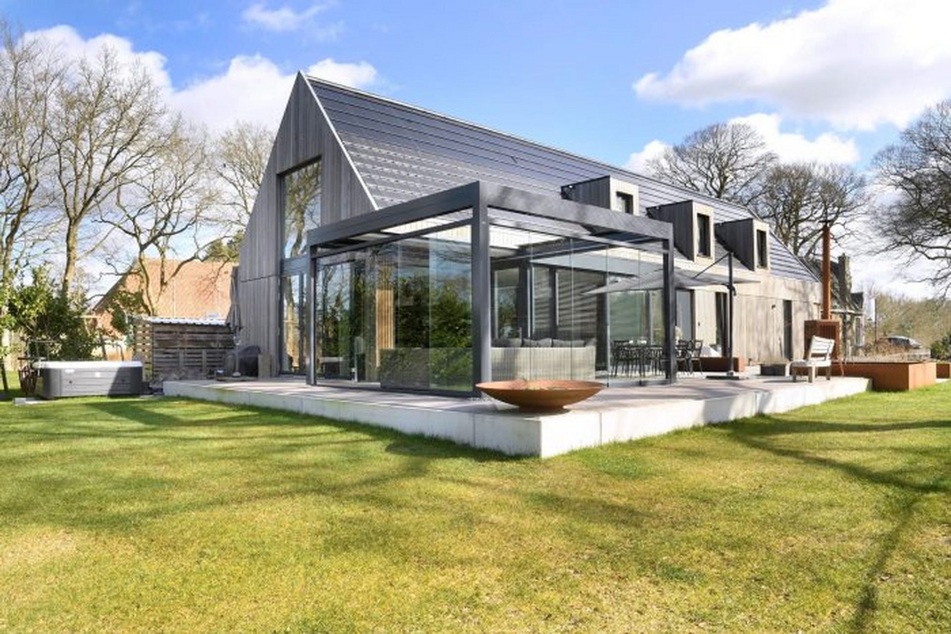 世界建筑:聚焦后疫情时代荷兰老屋改造oranjewoud别墅  弗里斯兰景观