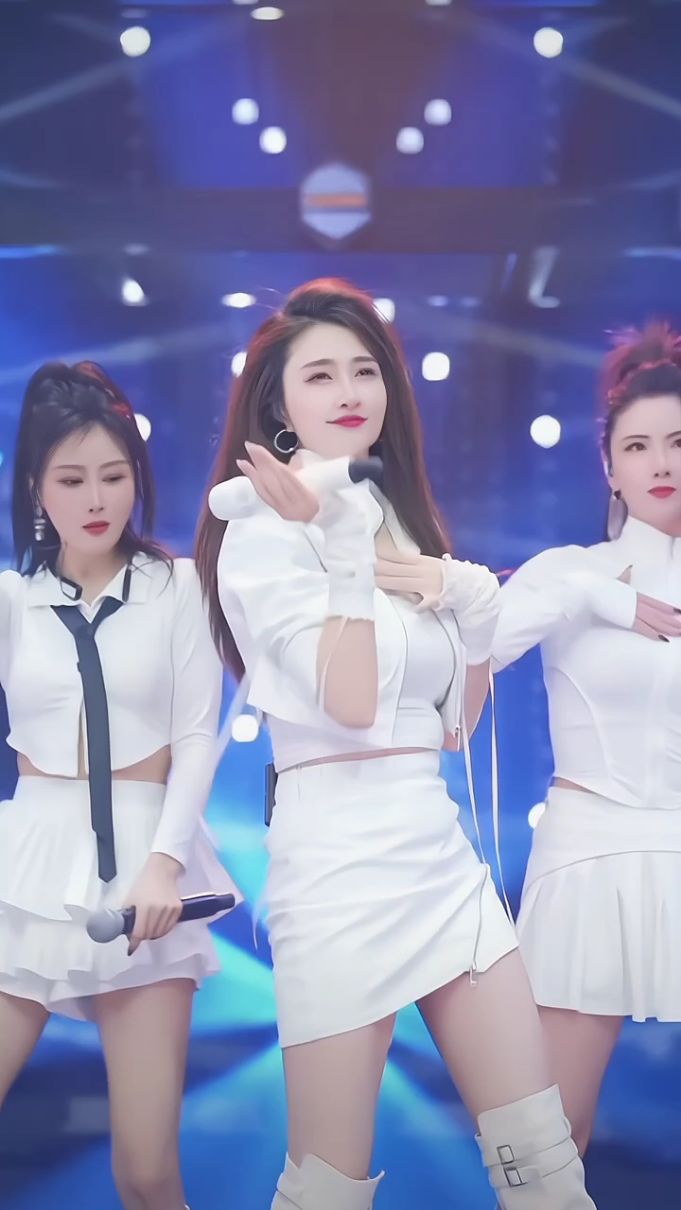 人生本来太多的感伤 不必再让眼泪成两行~网红主播歌小样《闯天涯》