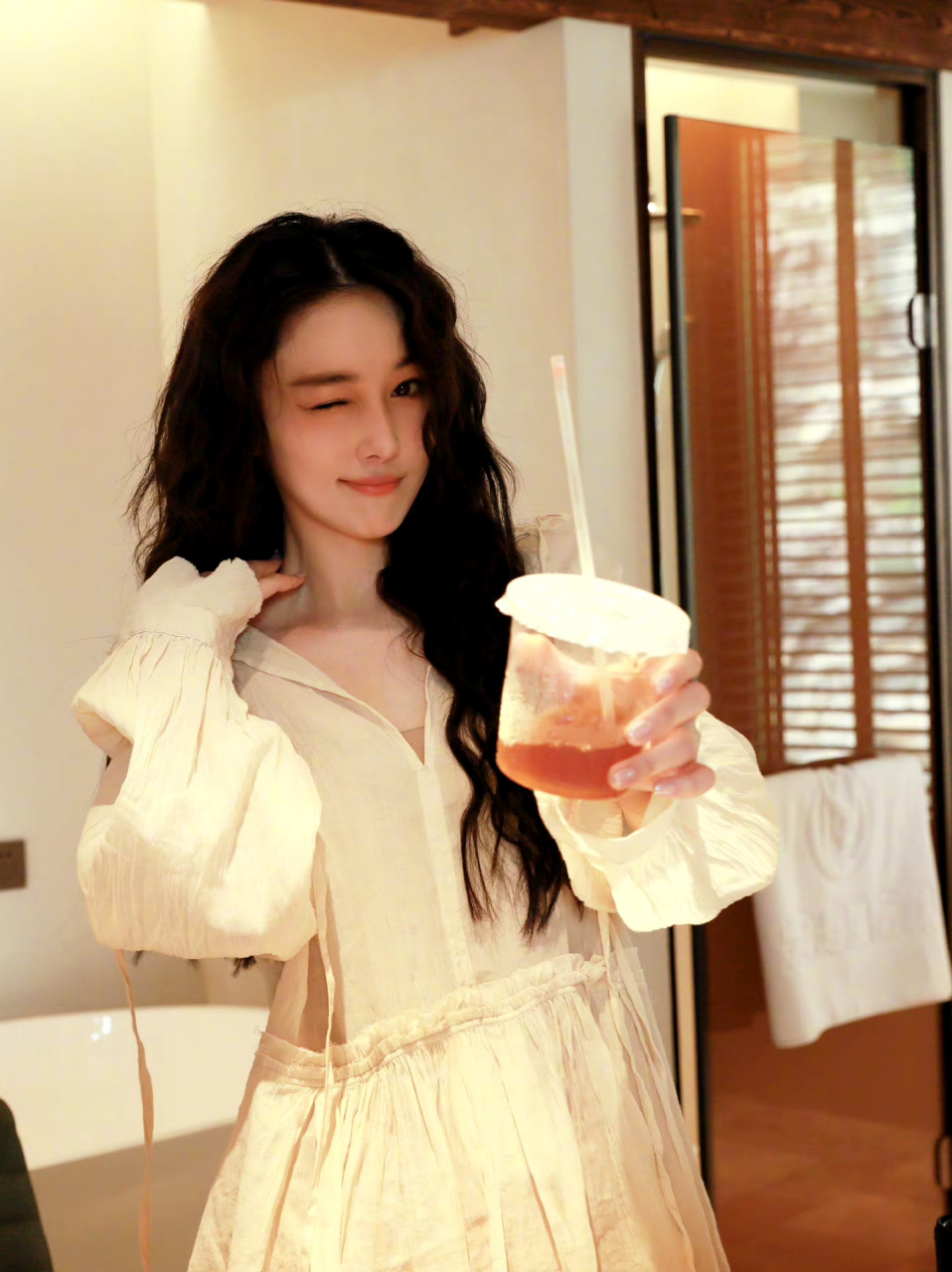 张馨予的新发型