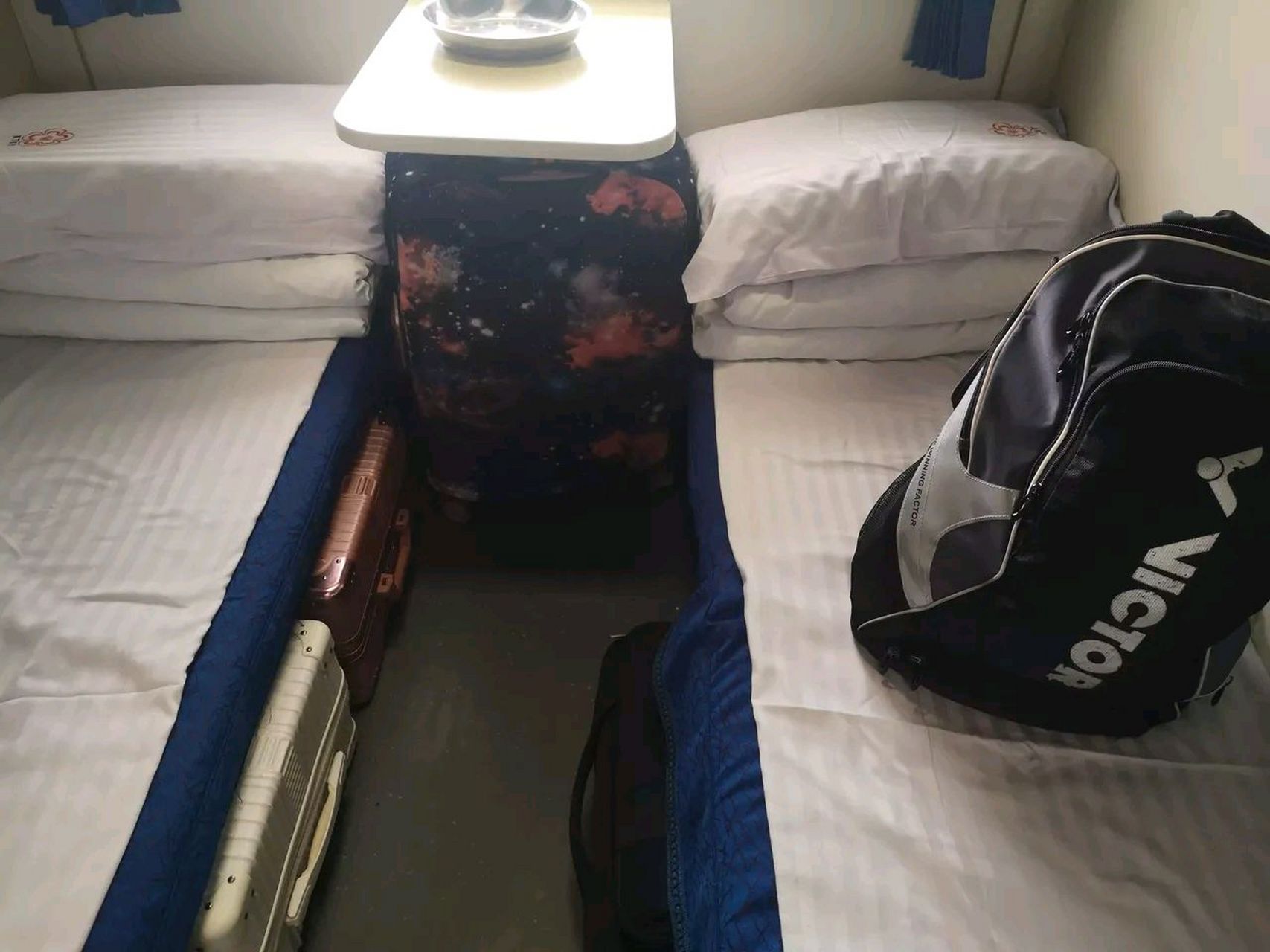 今天出行乘坐绿皮卧铺,一组卧铺除了我