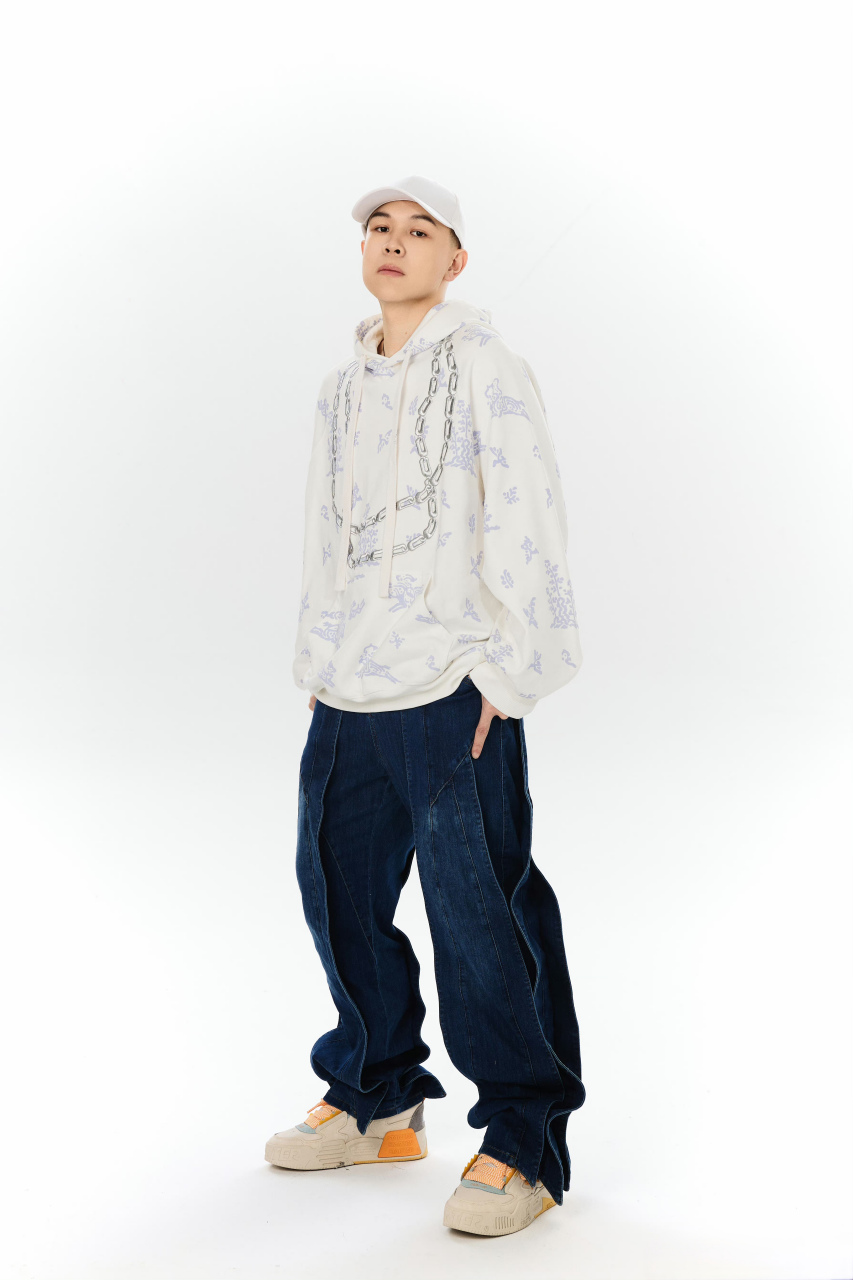 继和马加入龙韬娱乐后,黄子韬公司又添一枚rapper猛将.