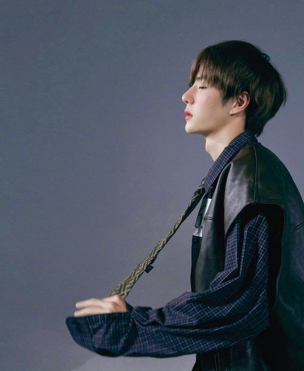 王一博扯领带瞬间,很sexy  #王一博