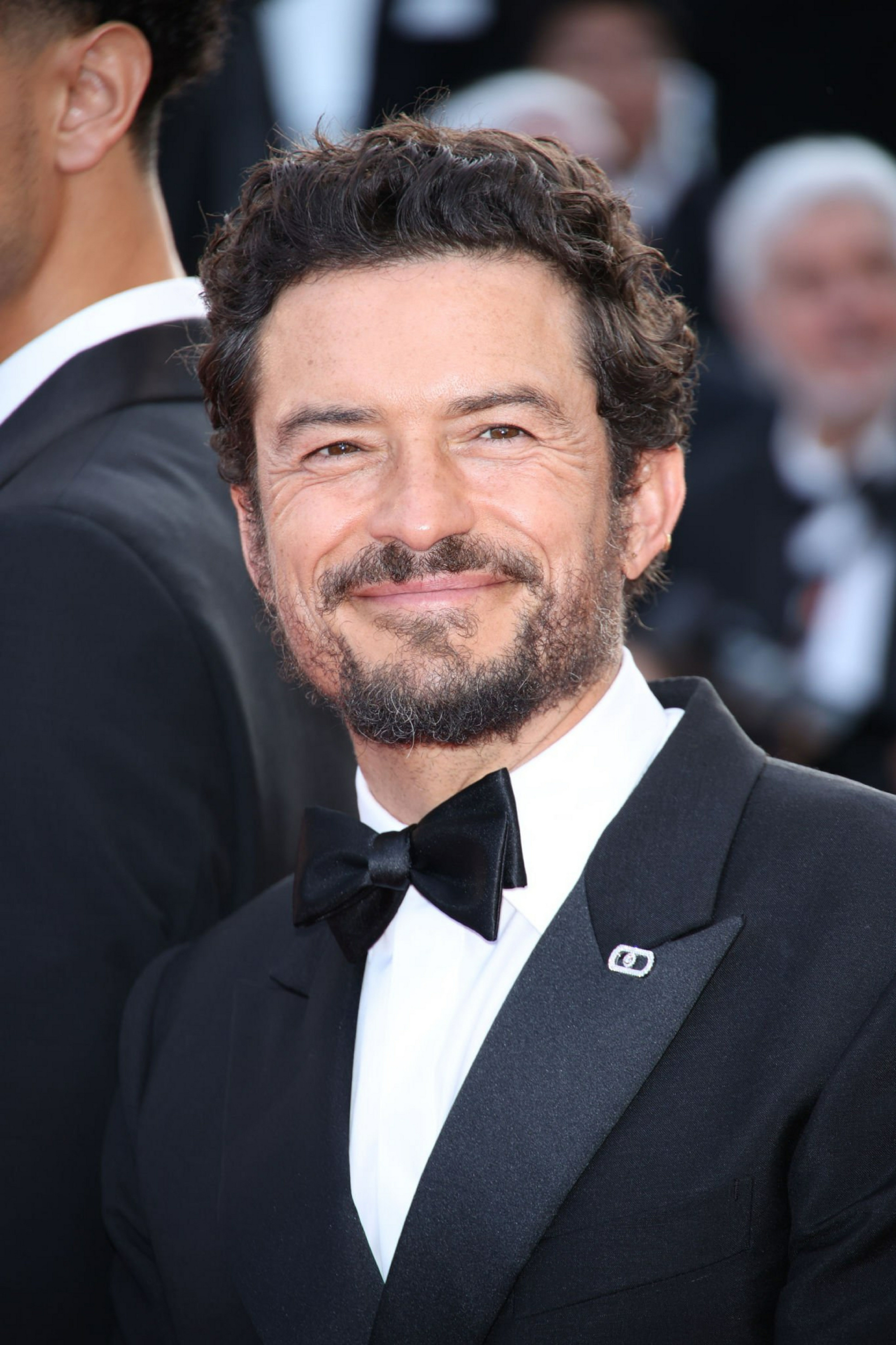 奥兰多布鲁姆orlando bloom帅气亮相第76届戛纳电影节闭幕式红毯