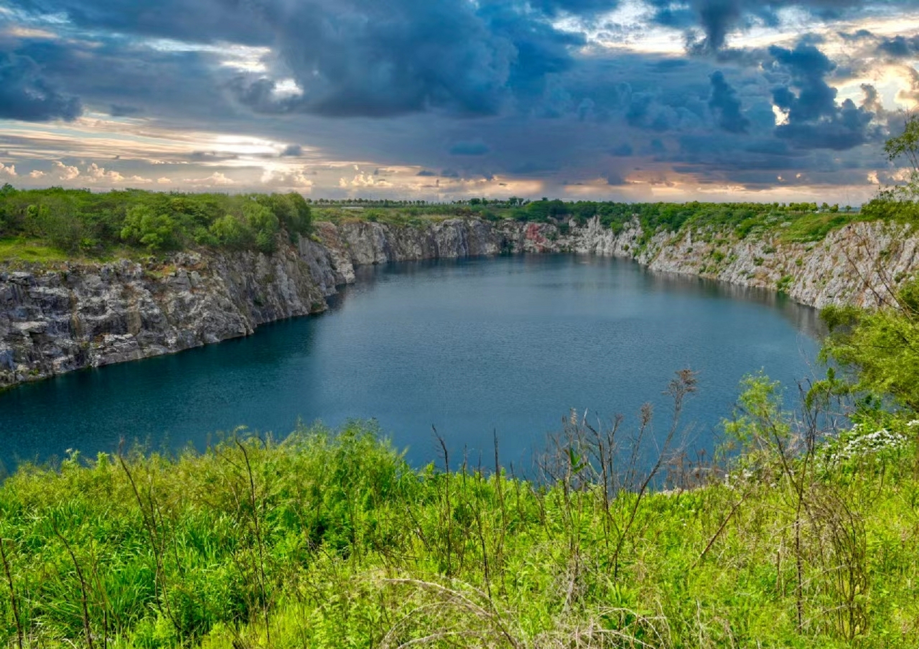 常州# #户外徒步登山# 常州唯美小众矿坑湖合集!