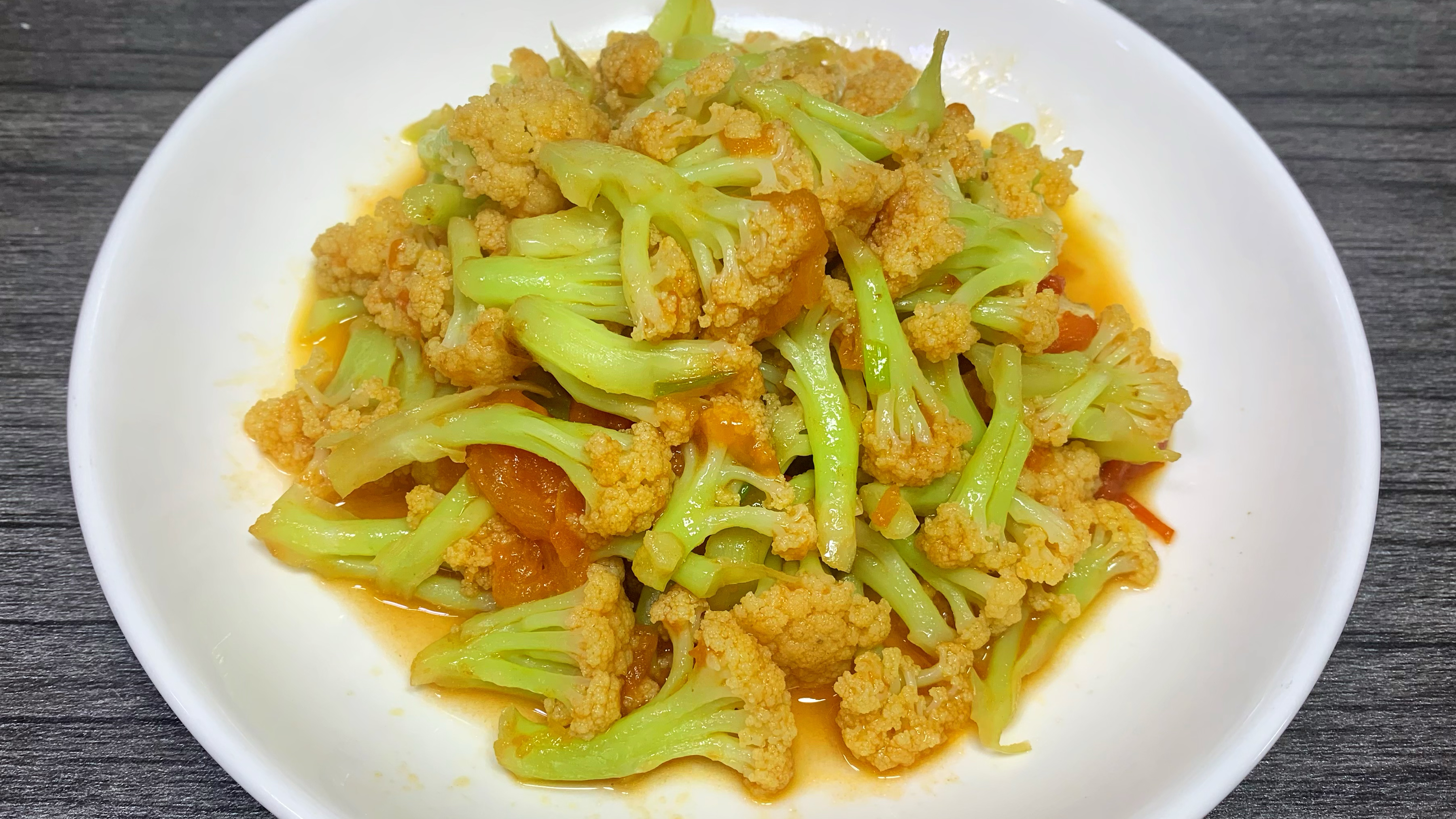 西红柿炒花菜最简单的做法,清脆爽口,鲜香味美,大人孩子都爱吃