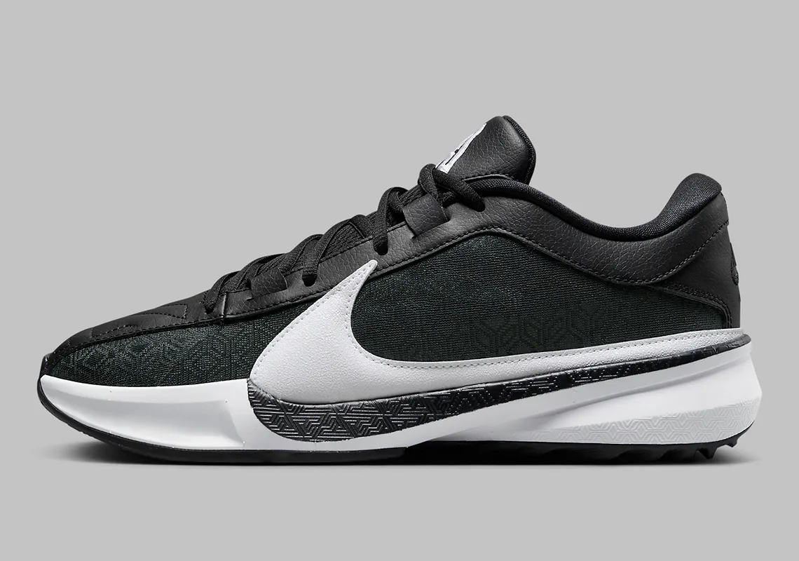 nike zoom freak 5 准备了一系列 team bank 配色