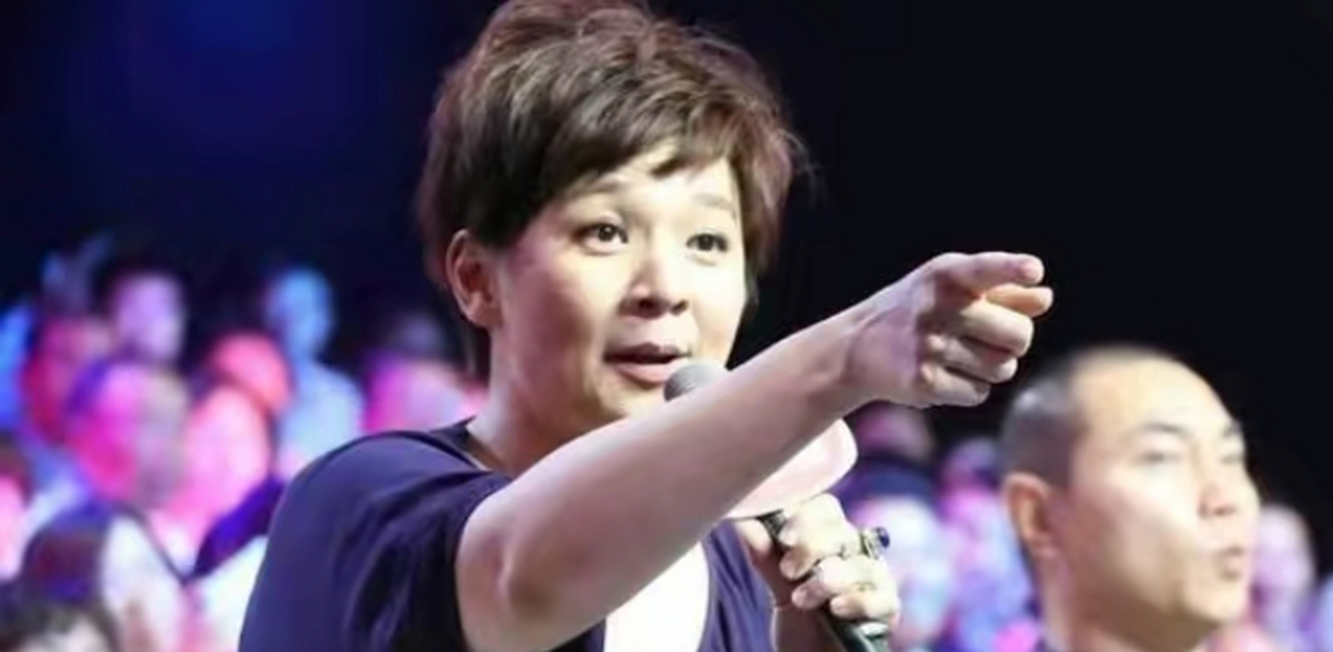 7年前开枪命中今天的自己",比金星更毒舌的柯以敏,头真铁!