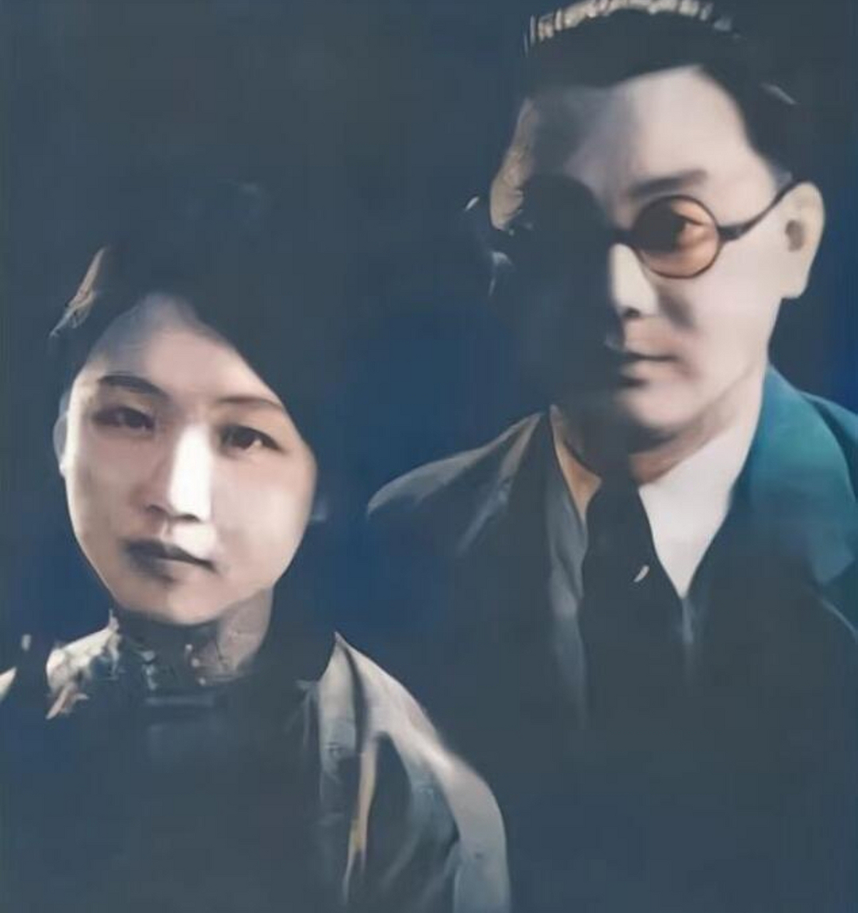 "北大校花"马钰与新婚丈夫杨观保的一张合影,马珏长得非常漂亮,在北大