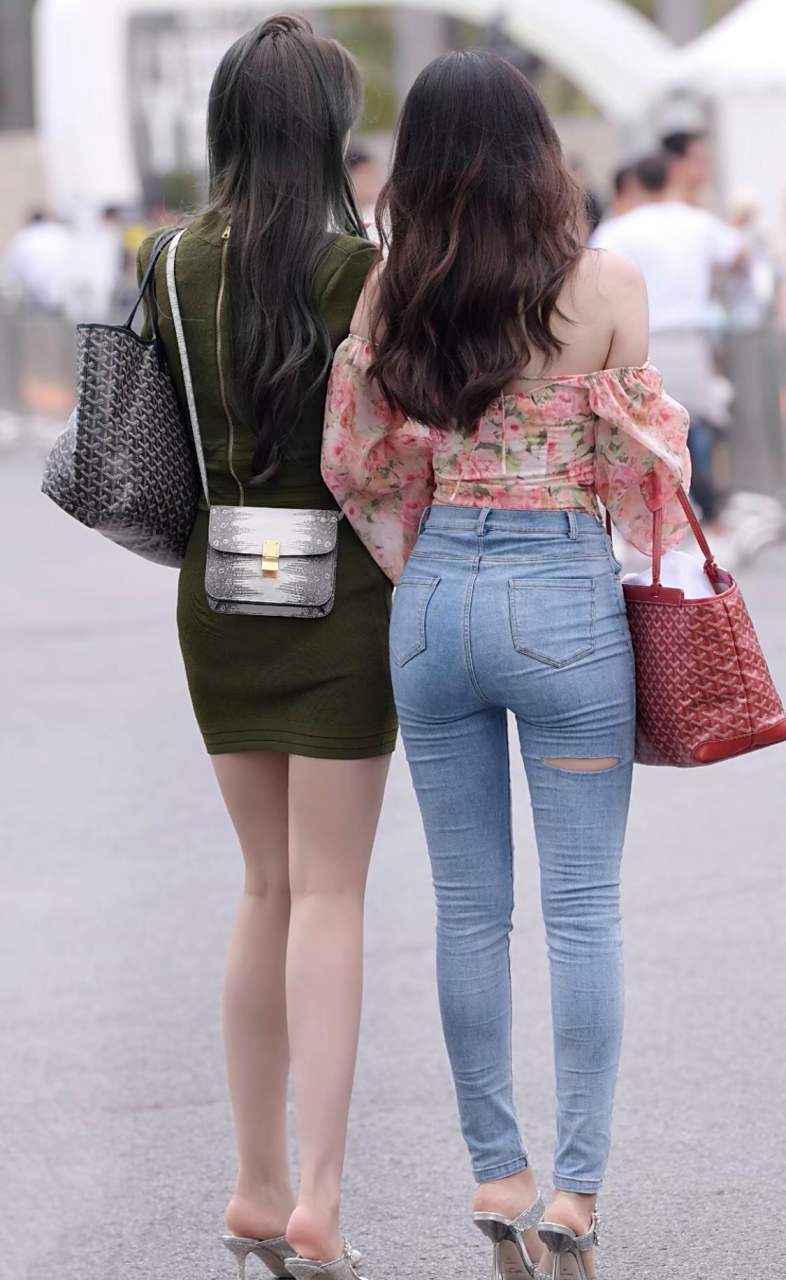 完美的牛仔裤翘臀小姐姐#性感美女# #完美臀部# #美女