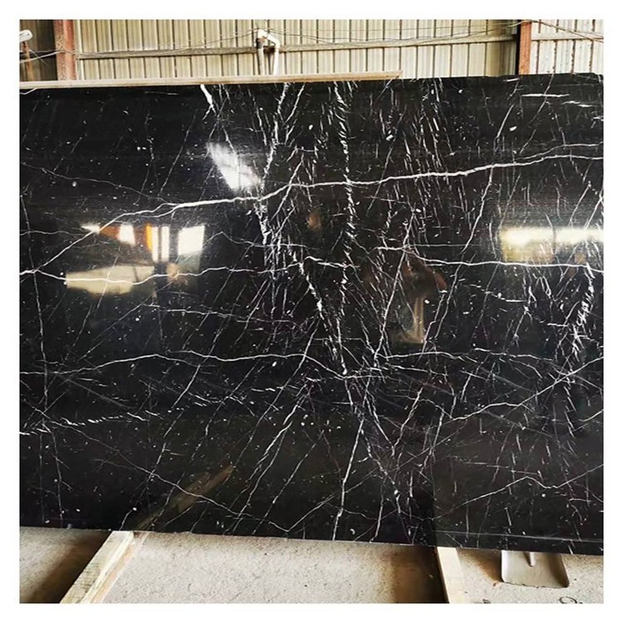 黑白根大理石# 广西黑白根大理石是一种优质的大理石石材,产自止