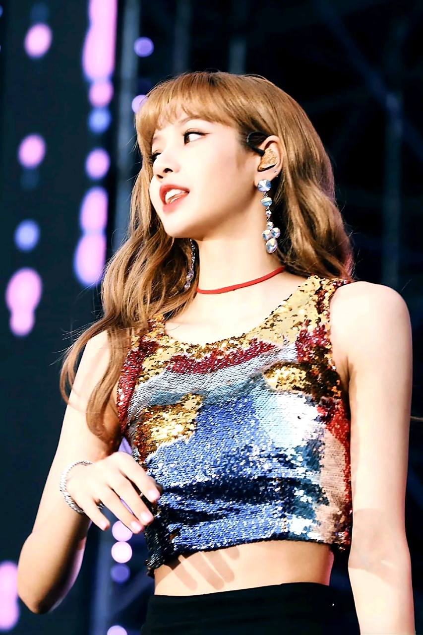 lisa,这身材和颜值美哭了,舞台表现也太出色了#一眼沦陷# #惊艳瞬间