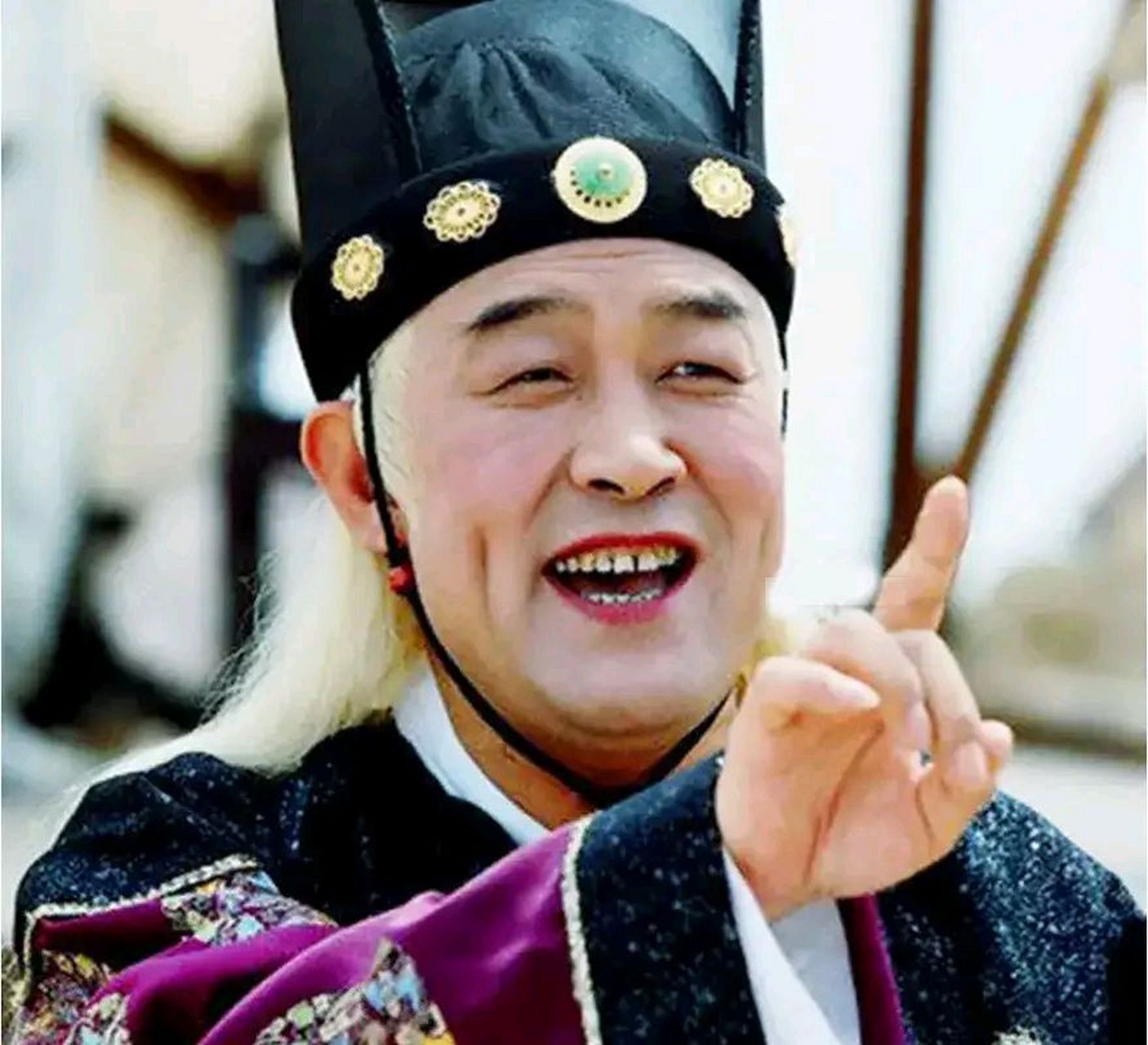 电视剧《天下第一》里面有个天下第一庄,里面网罗了各种在各自领域