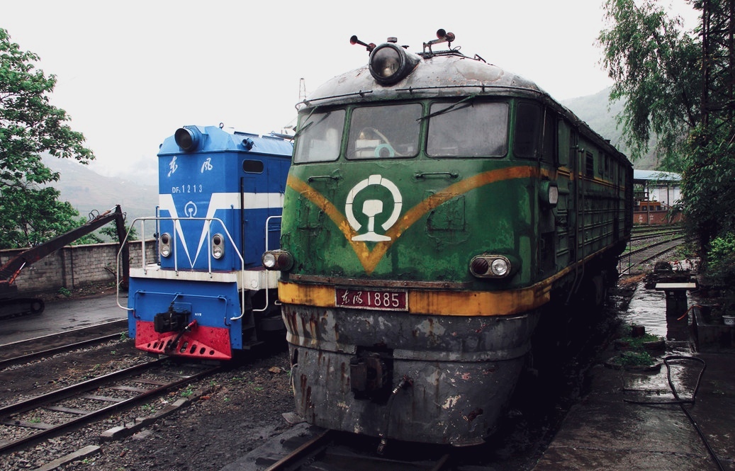 东风型内燃机车,中国内燃机车的经典,火车迷眼中的"老东风"