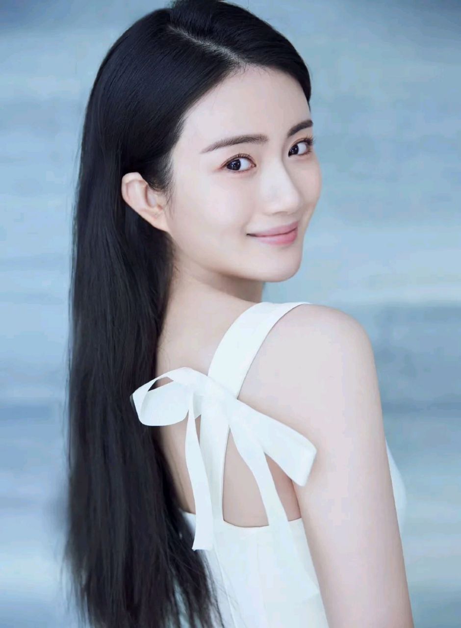 演员赵昕好漂亮,饰演过《梦中的那片海》的叶芳#娱乐大赏# #一眼沦陷