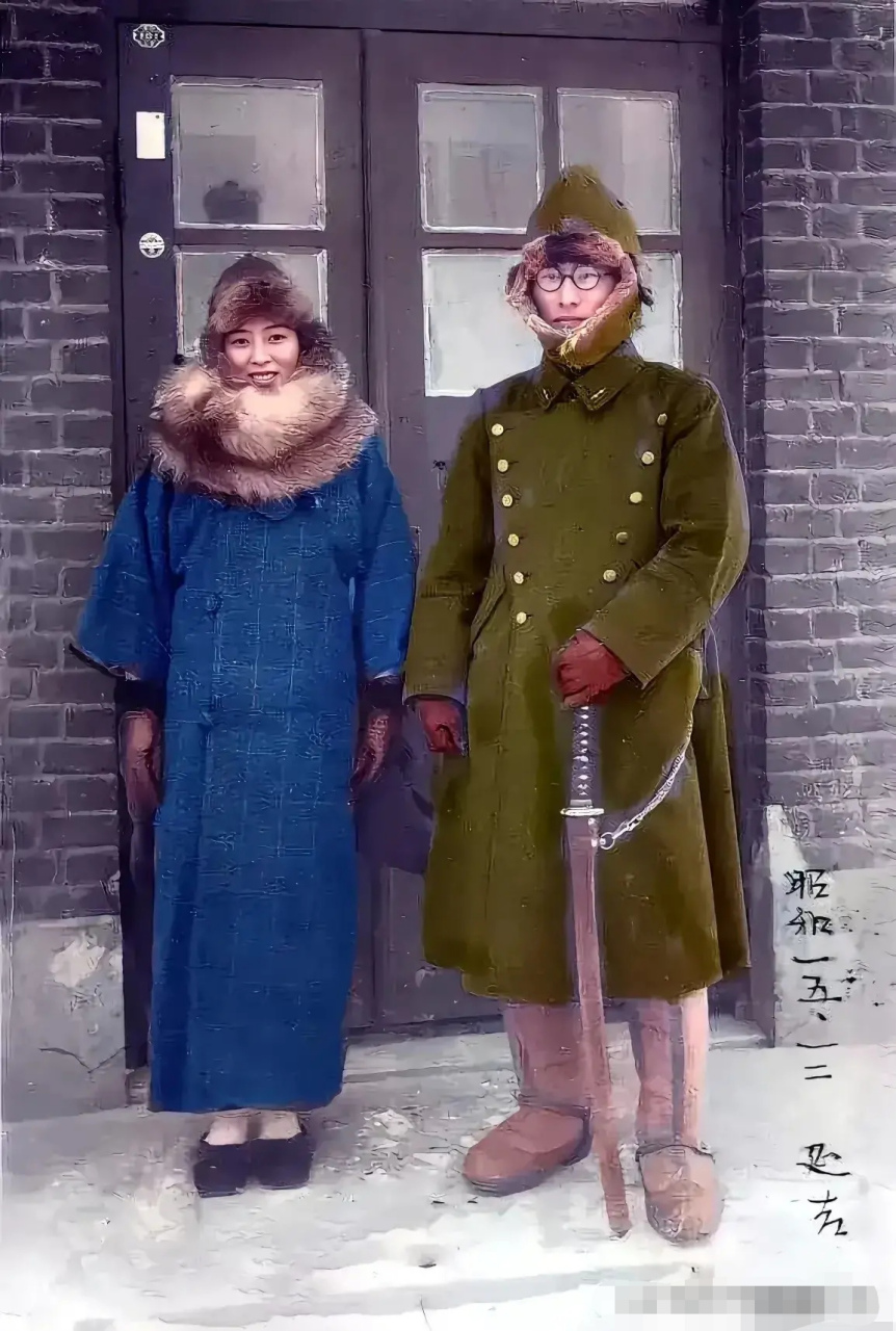 1941年吉林延吉,一名日本关东军军官和他的中国妻子的一张合照.