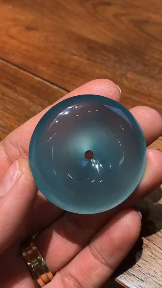 天空蓝巨无霸翡翠平安扣,简直就是捡漏!