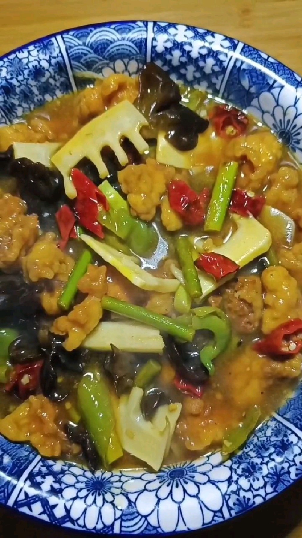 酸辣里脊是天水陇南地区逢年过节必备招待亲朋好友烩菜都少不了它