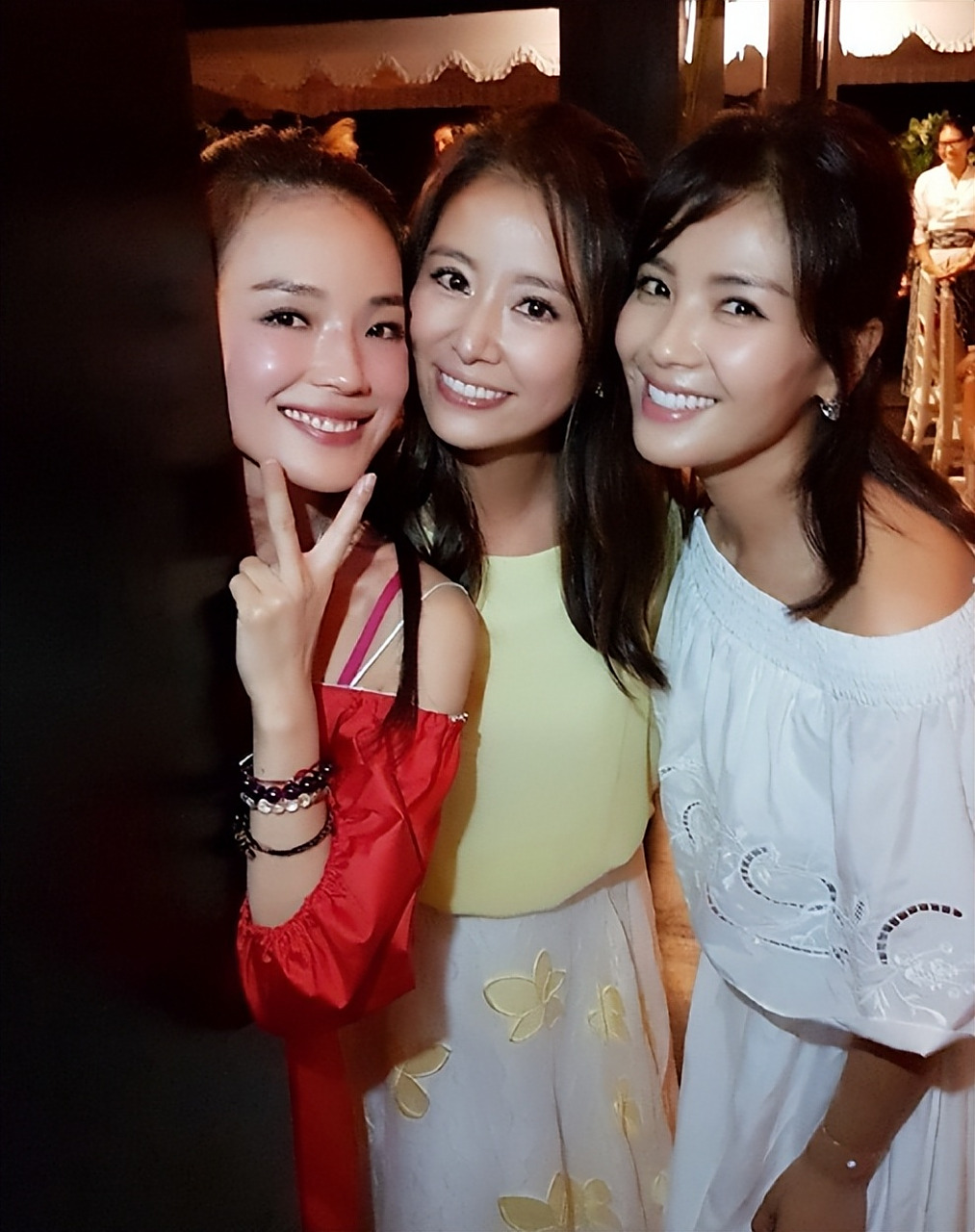 舒淇跟林心如同样是47岁,一个白发分明如少女,一个自然老像大婶  #我