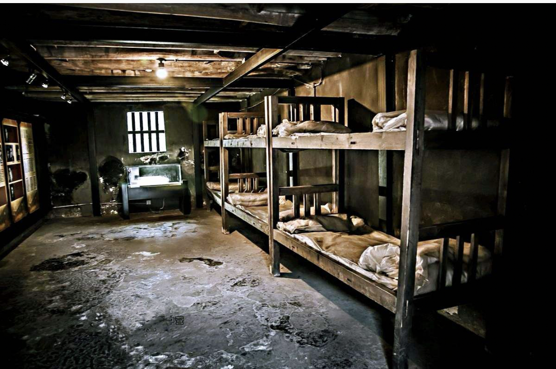 他是《红岩》里刘思扬的原型,出身豪门,两次拒绝家人的营救