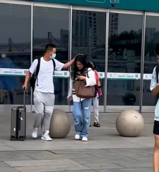 还记得田螺姑娘樊小慧吗?她的兵哥哥丈夫结婚了