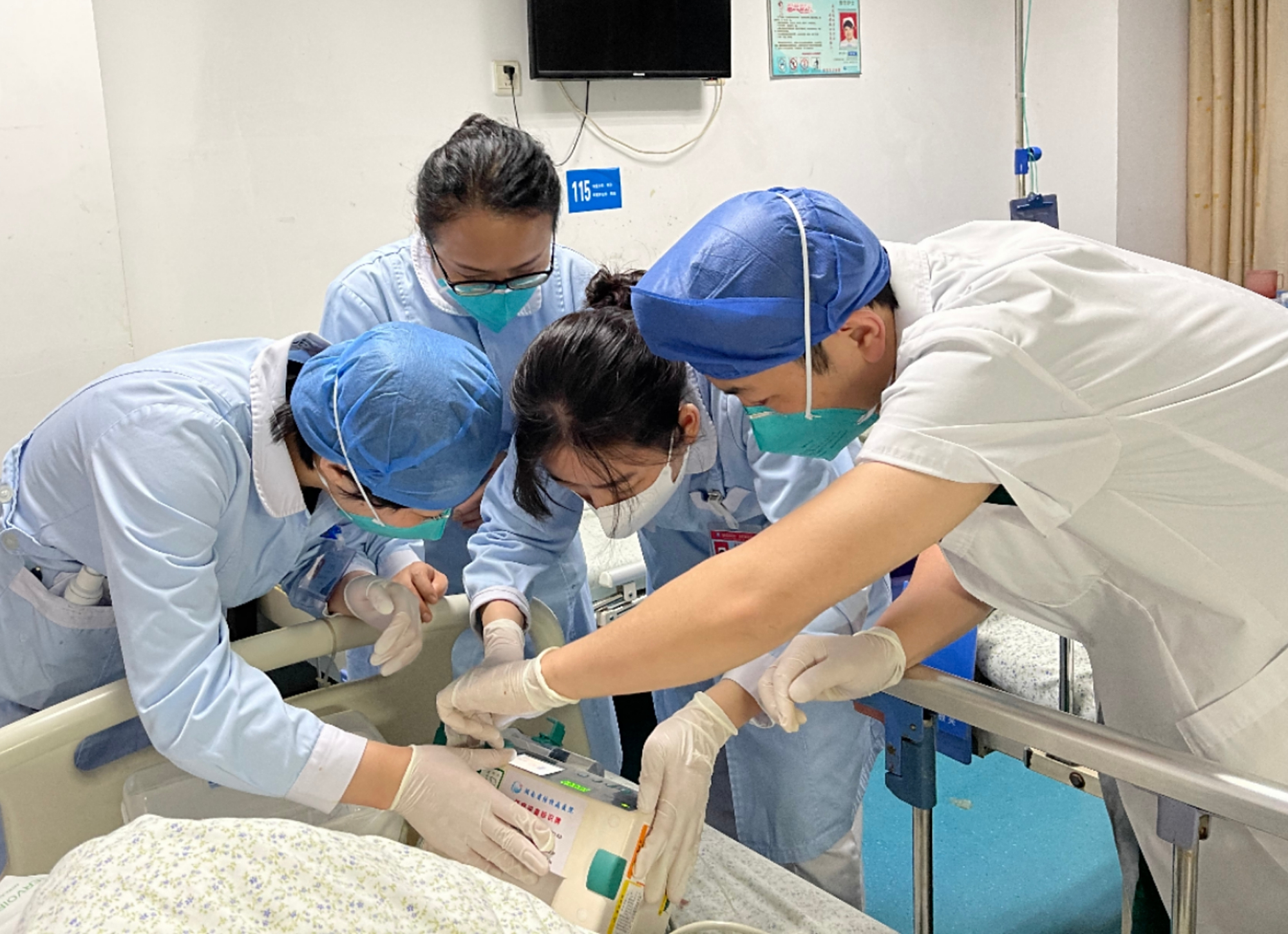 生死时速,专家团队联合抢救大咯血患者