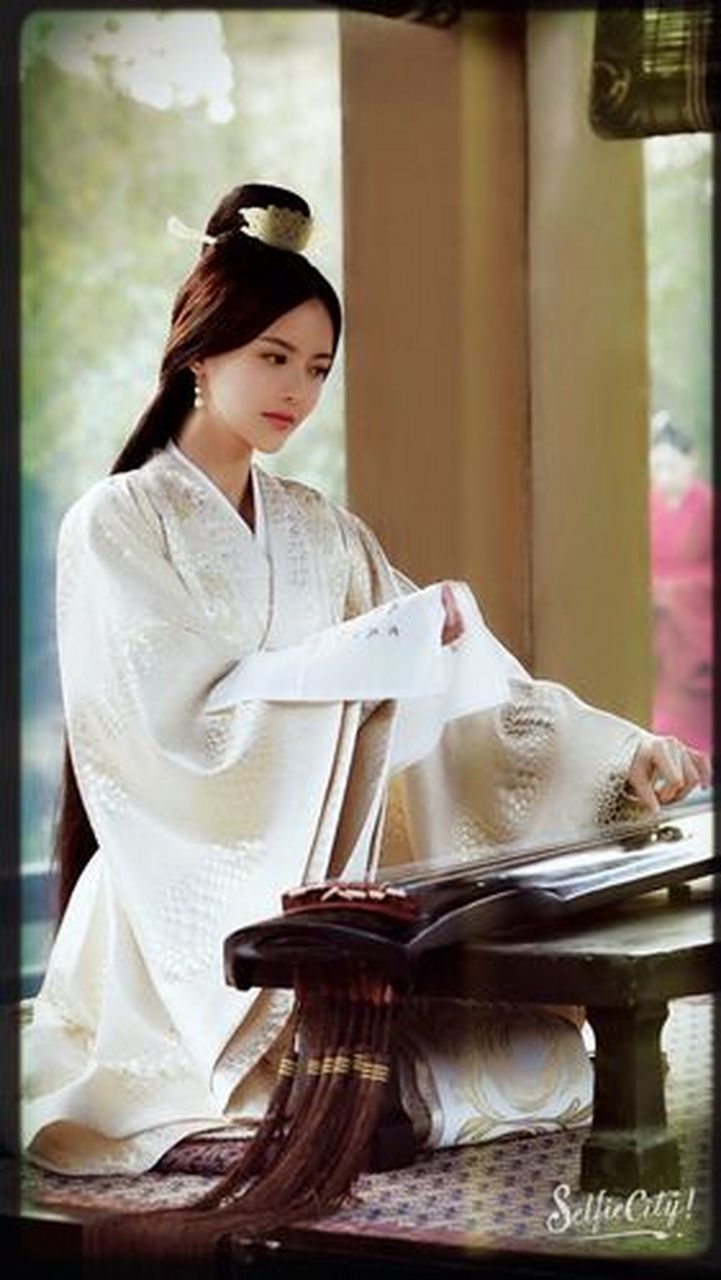 文昭甄皇后(183年1月26日—221年8月4日),名不明,相传为甄宓(fú)