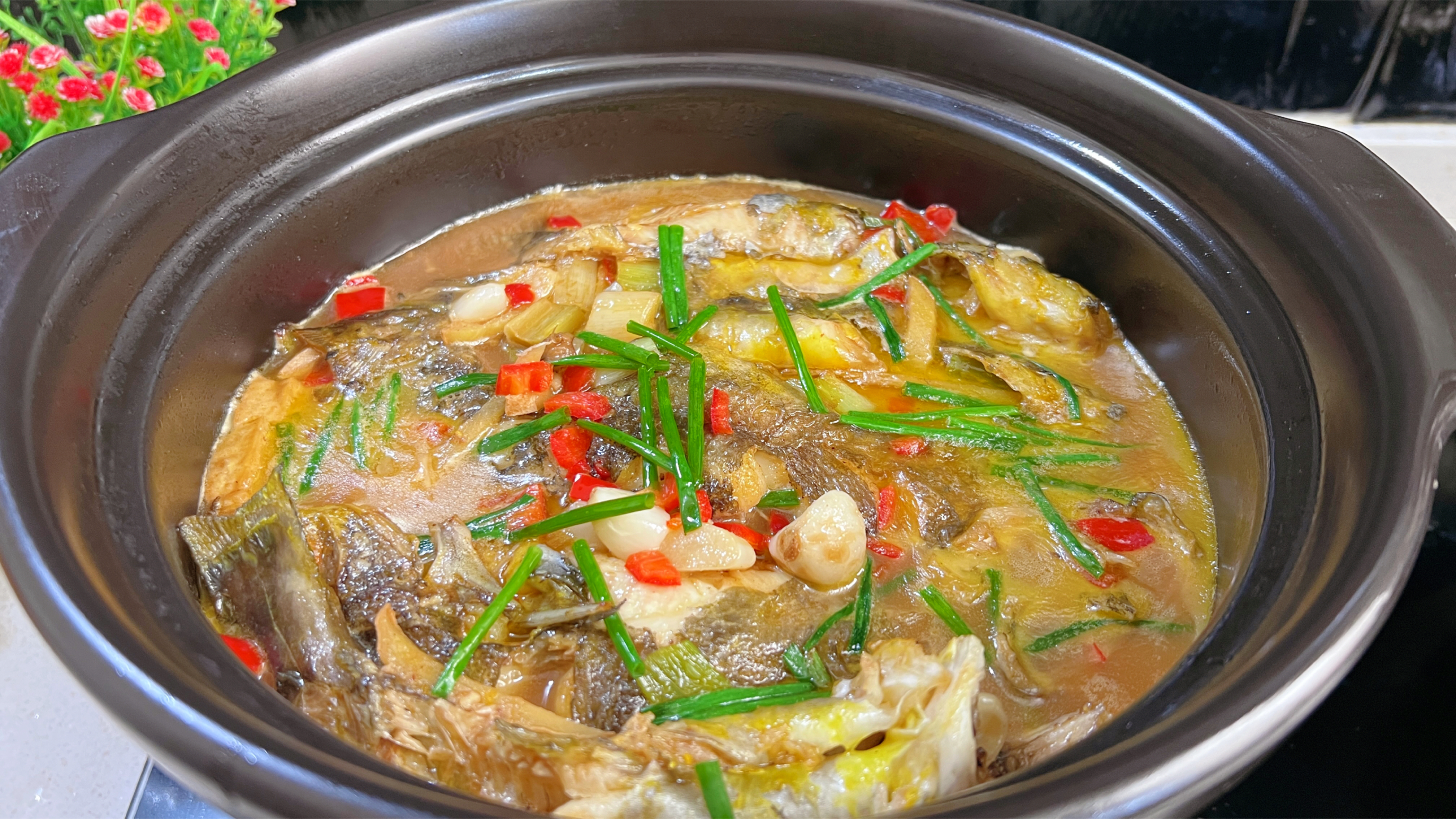 黄骨鱼这样做太香了,加一块豆腐,鲜嫩不腥入味,老人小孩都爱吃