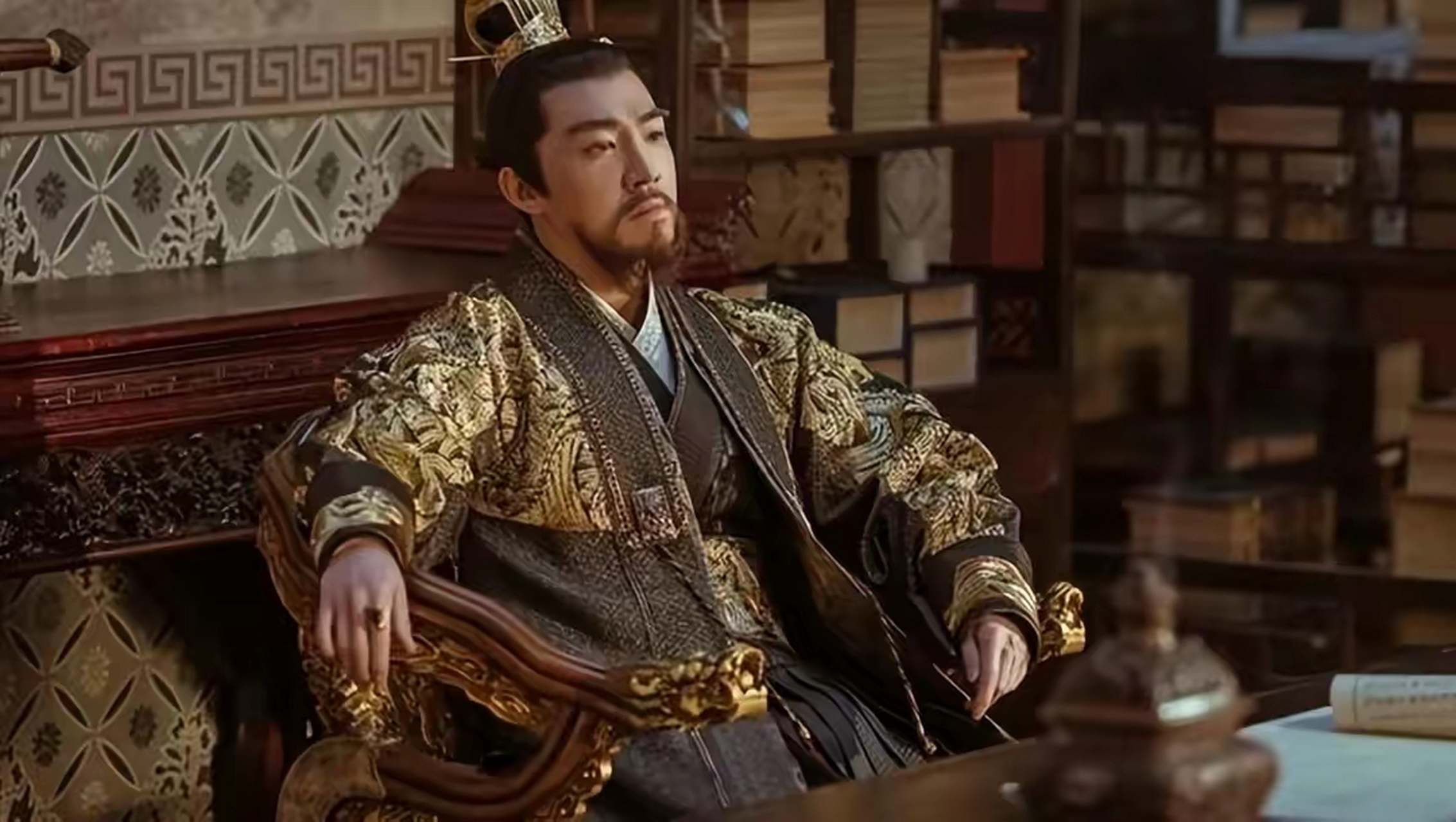 朱瞻基羞愤难忍,命人取一口300斤铜缸将他罩住.