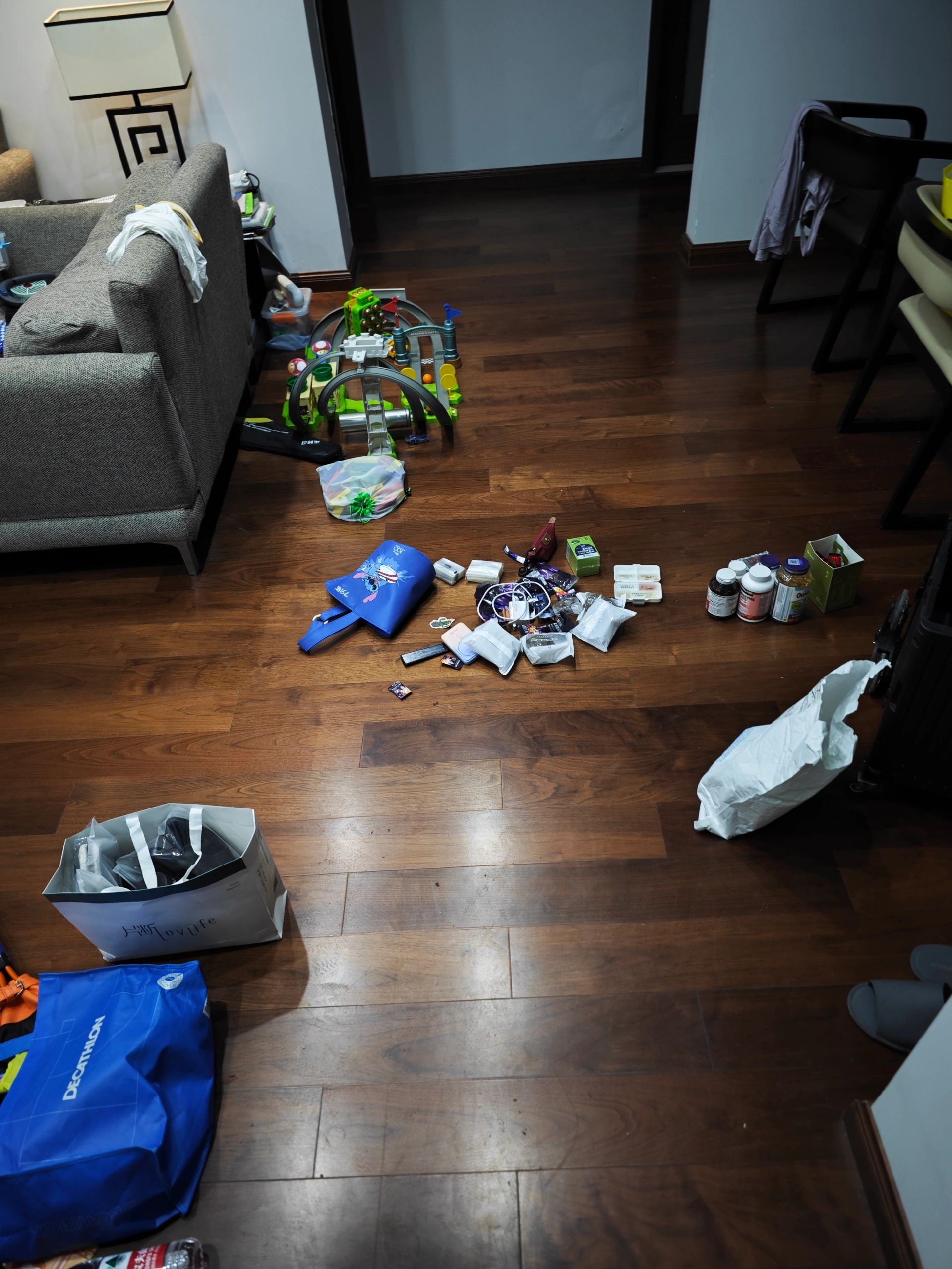 江苏一位女主分享自己乱糟糟的家火了:全屋那叫一个杂乱,自嘲"越来越