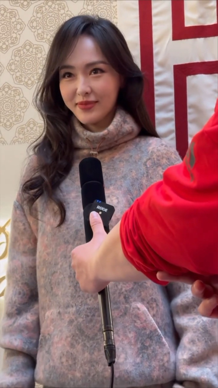 唐嫣 出席活动 无美颜滤镜直拍真的好美 你觉得这状态怎么样