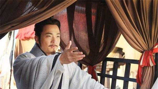 郭子仪与姬妾宴饮,不料"丑男"卢杞来访;郭子仪:女眷们躲起来