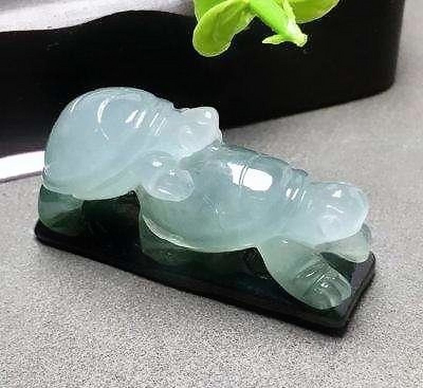 寓意福寿延绵的翡翠乌龟 龟因其寿命长,自古以来就被当作健康长寿的