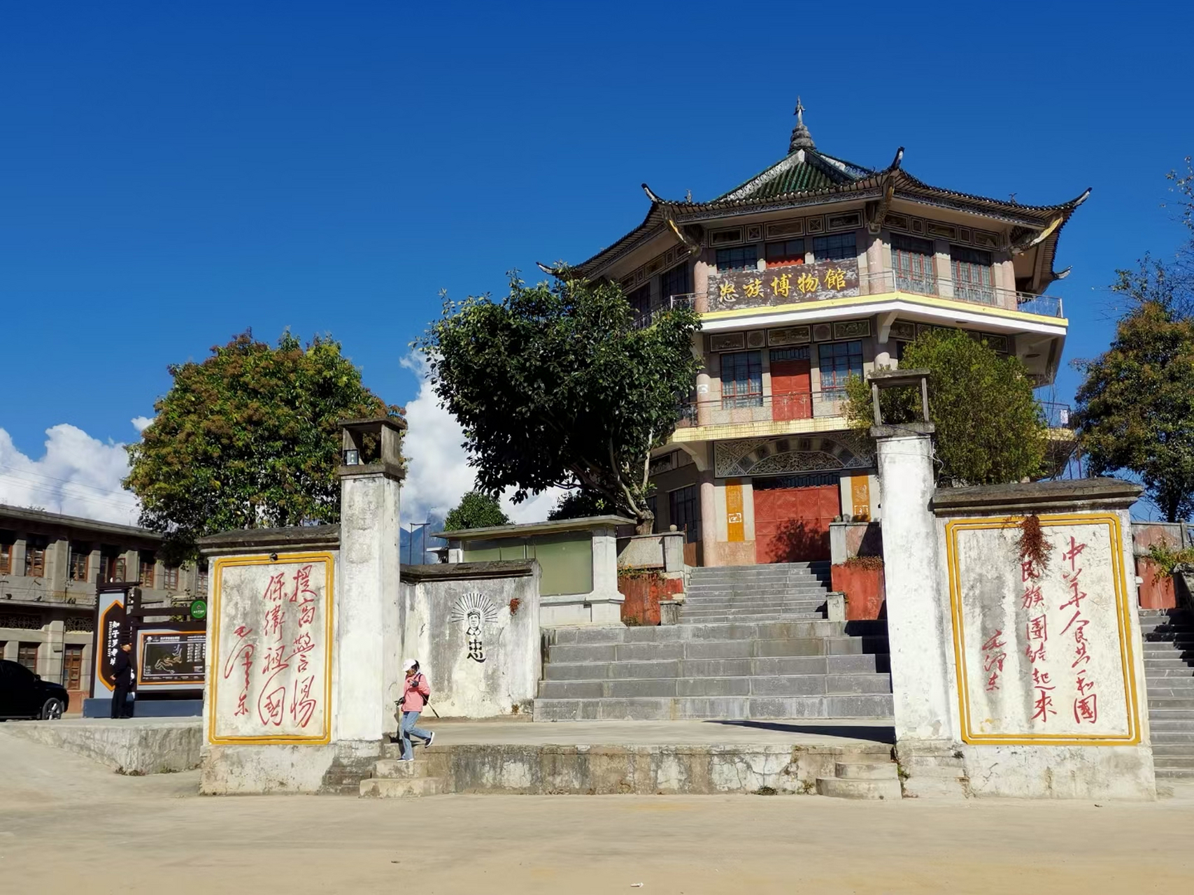 知子罗,曾经怒江州繁华的县城,地质原因废弃成为"记忆之城". 67