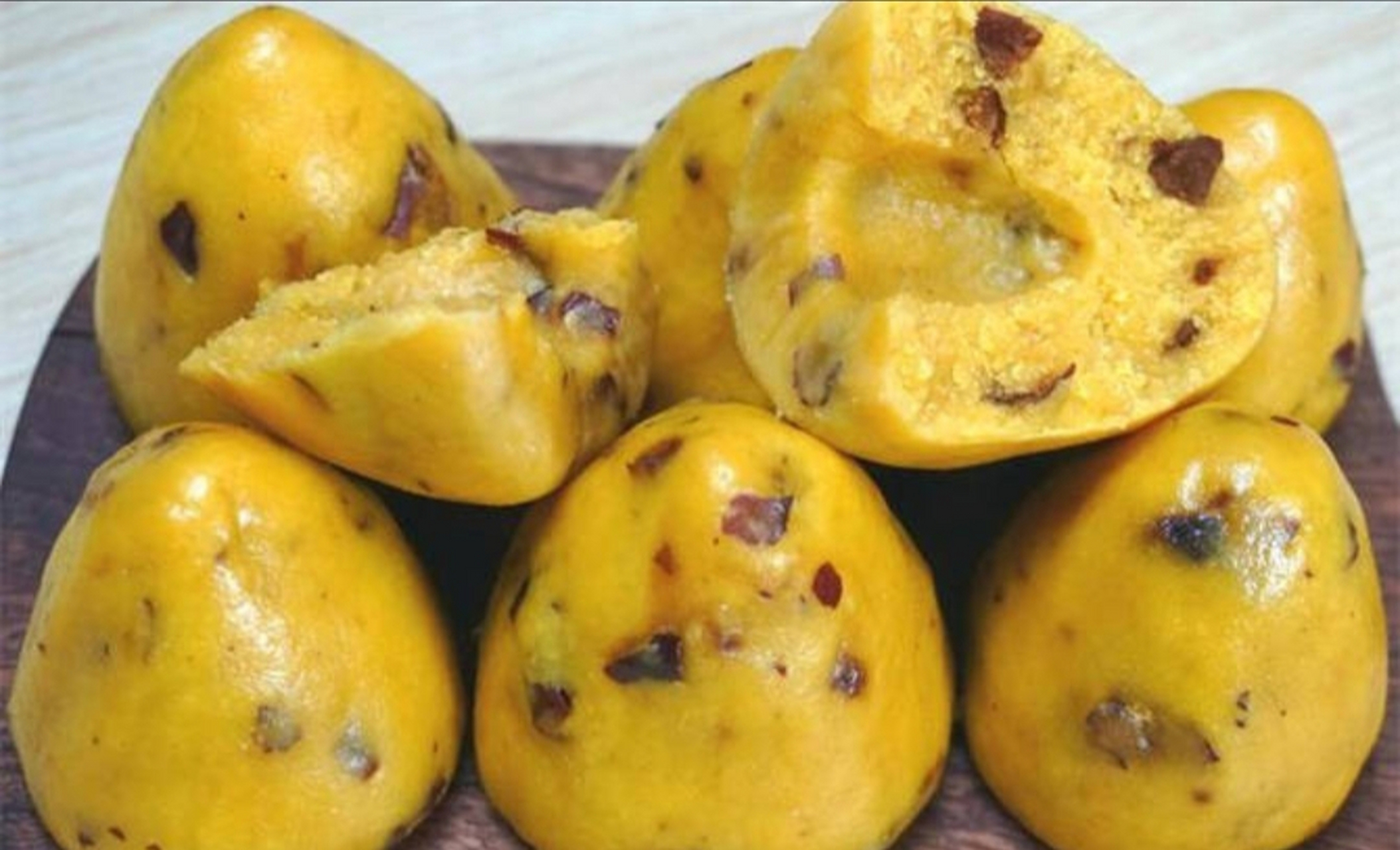 我的美食分享#  玉米面窝窝  食材准备:玉米面,红枣,普通面粉,牛奶