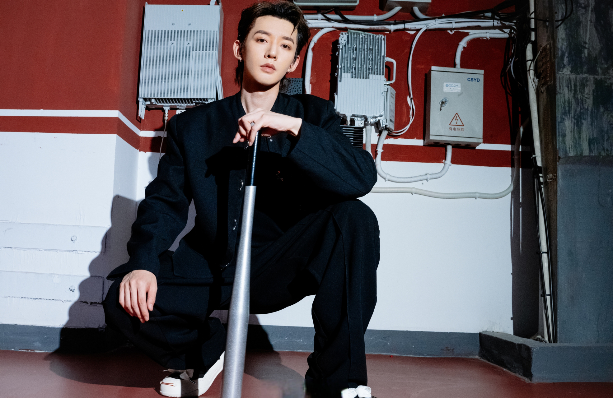 邓为一身黑色穿搭,又酷又帅,简直太迷人!