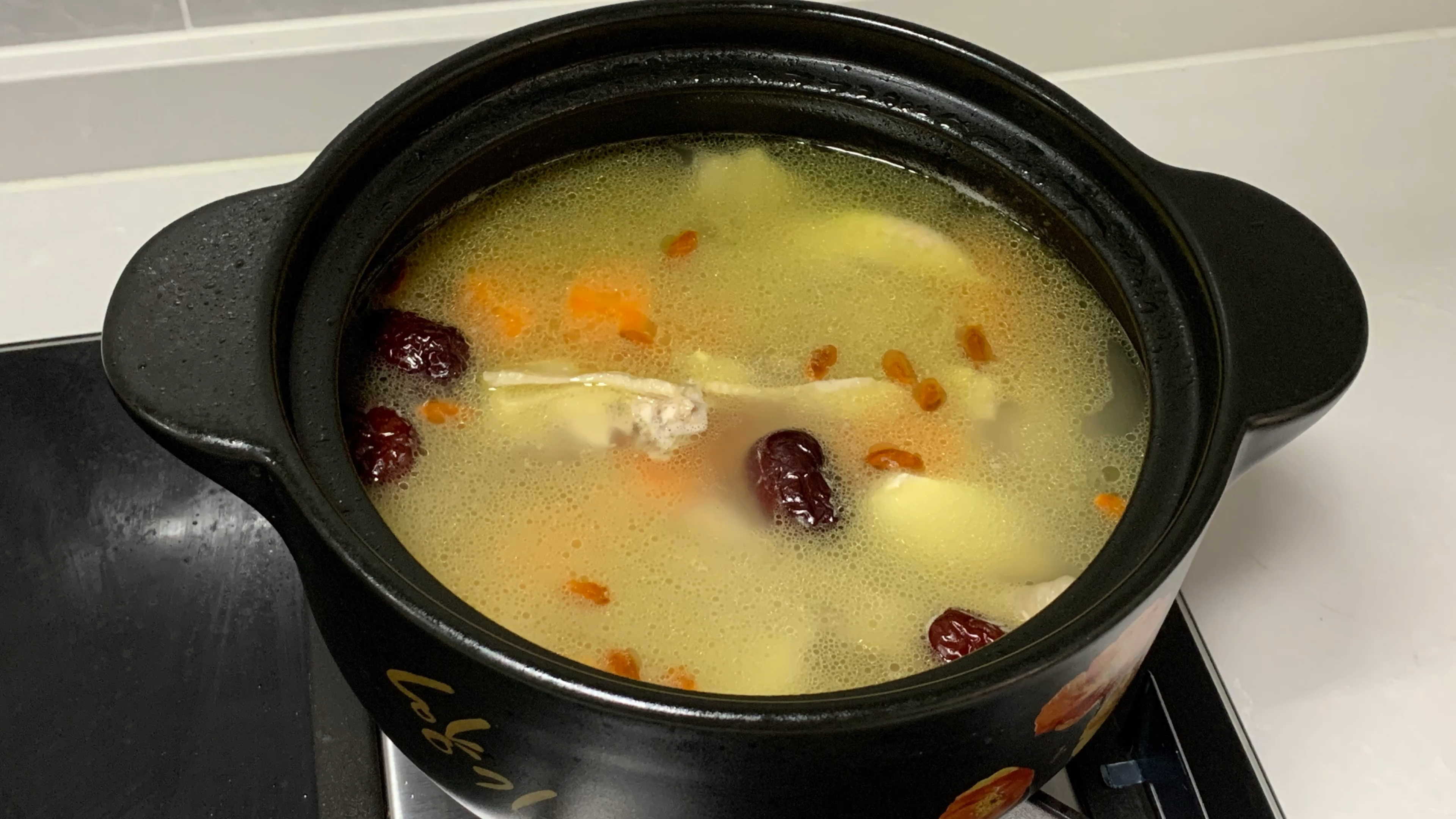 秋冬要喝滋补汤!板栗鸡汤炖起来