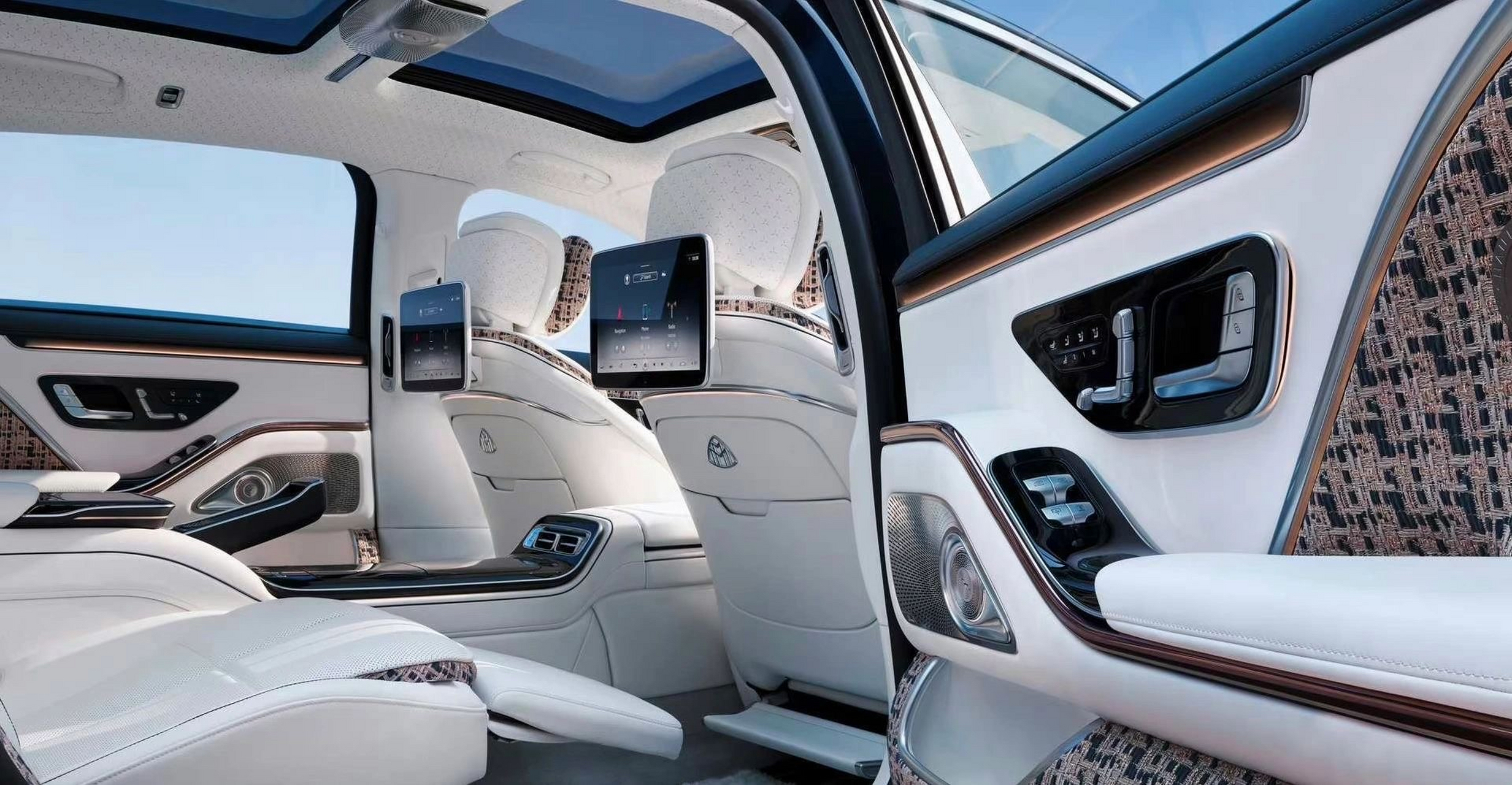 话说迈巴赫s680内饰是目前车企里面最具豪华感的内饰不为过吧!#奔驰