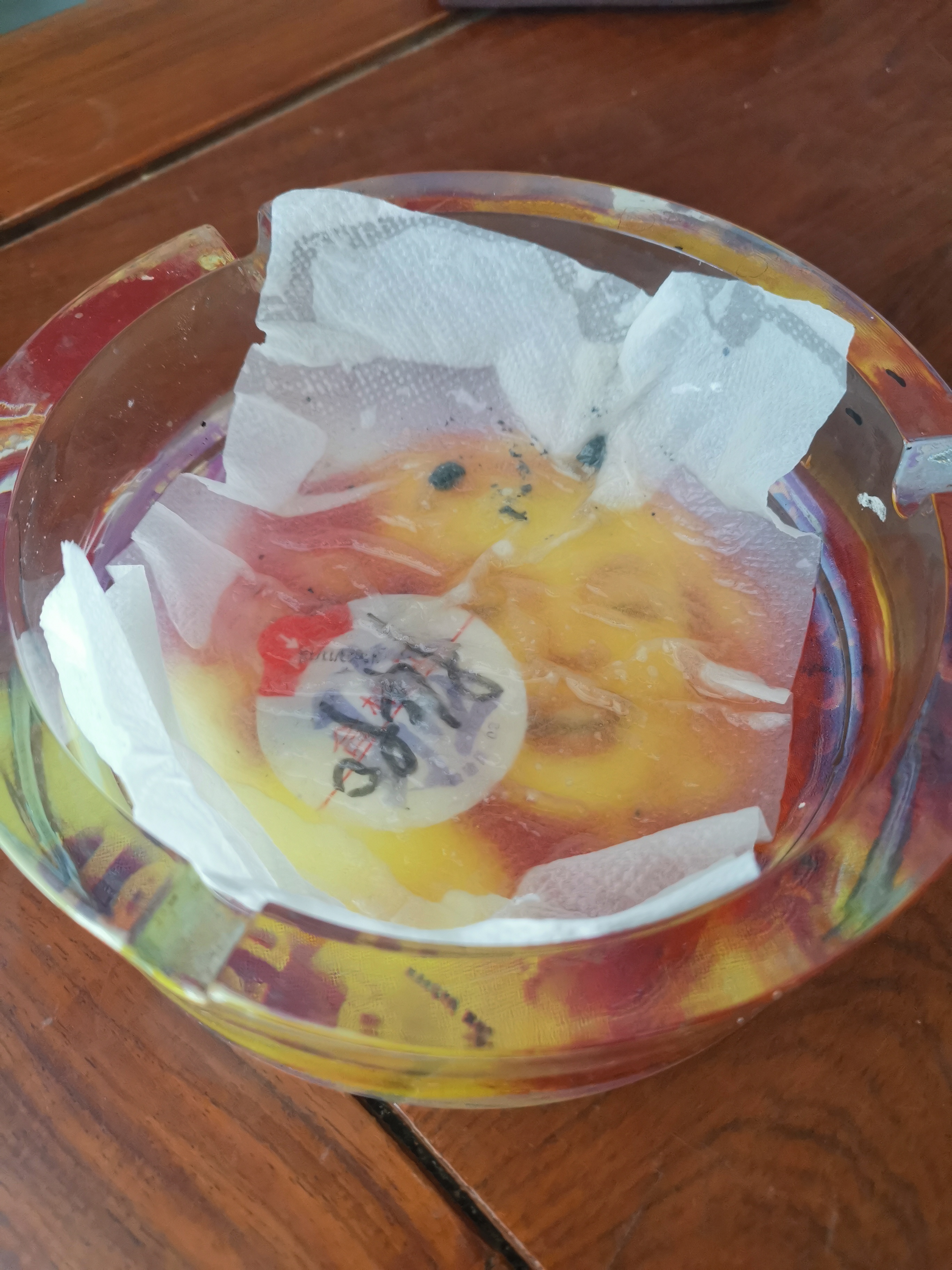 听说烟灰缸会垫纸巾的,都是老司机,有人看懂了吗!