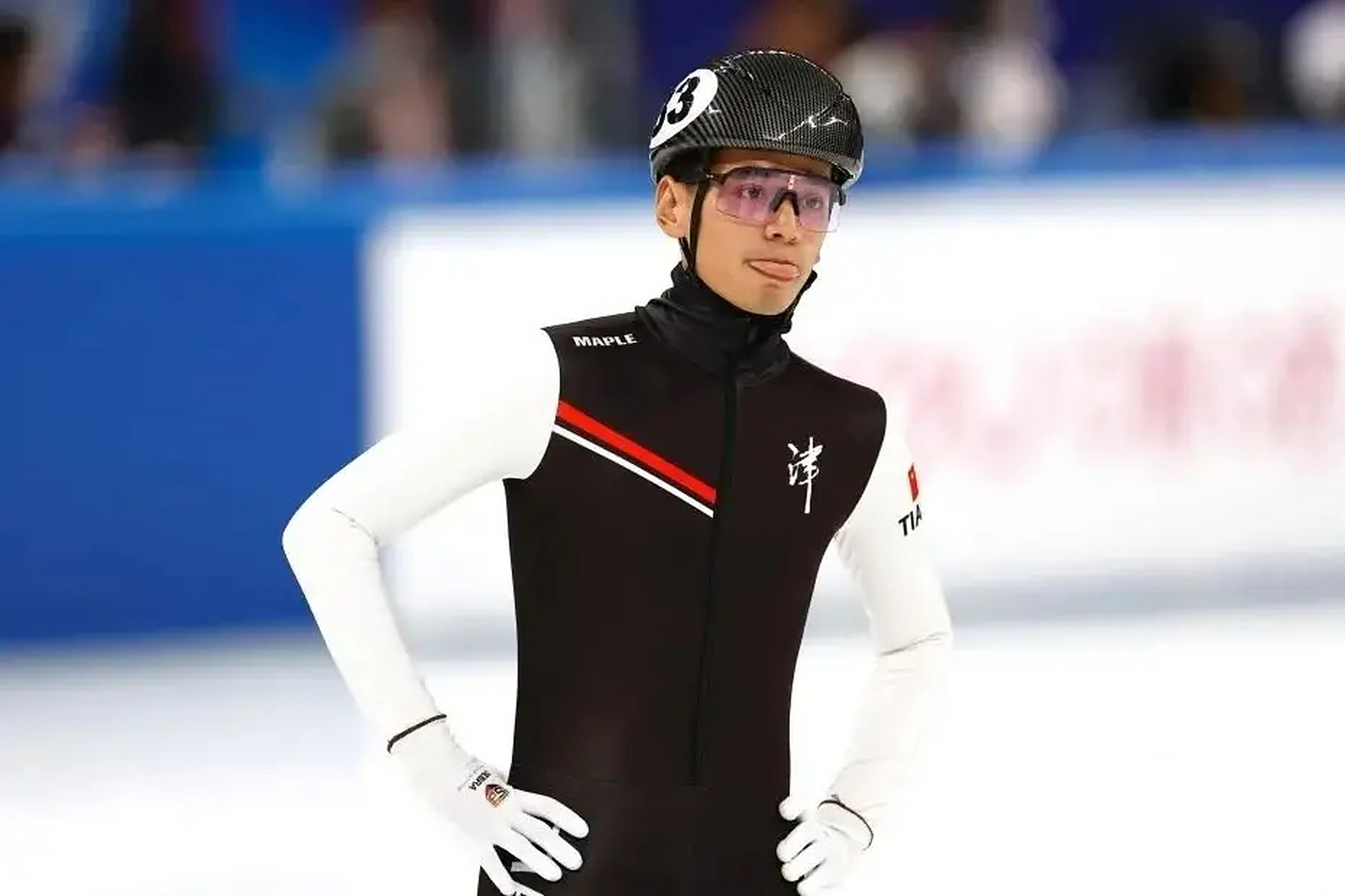 全国短道速滑冠军赛男子1000米a组决赛中,天津队选手刘少昂以1分26秒