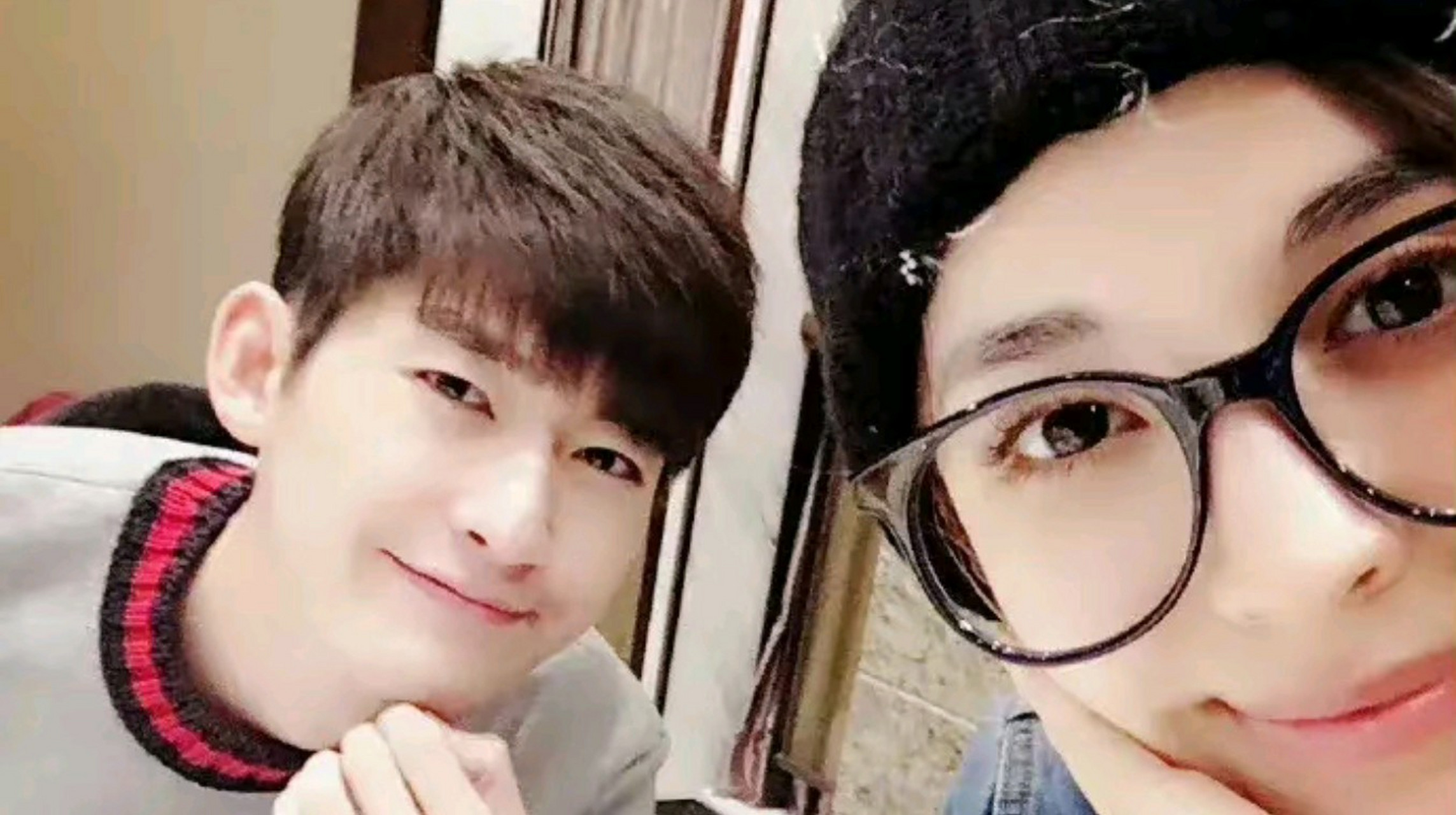 话说,张翰和娜扎都已经分手好几年了,但他还留着两人当年官宣恋情的