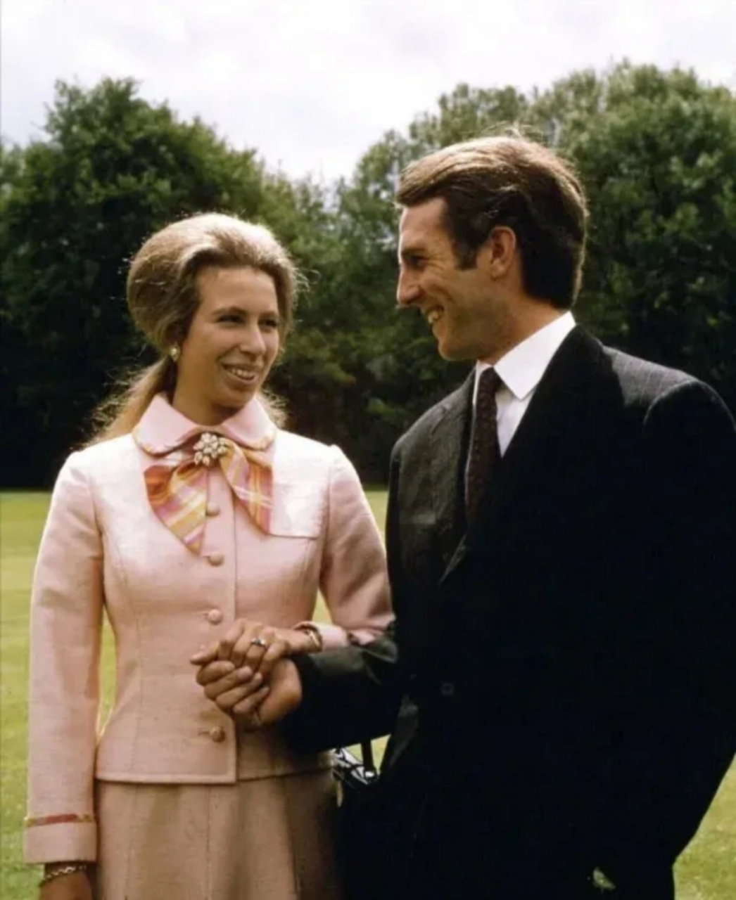 英国安妮公主与第一任丈夫马克菲利普斯,他俩于1973年结婚,这时候安妮