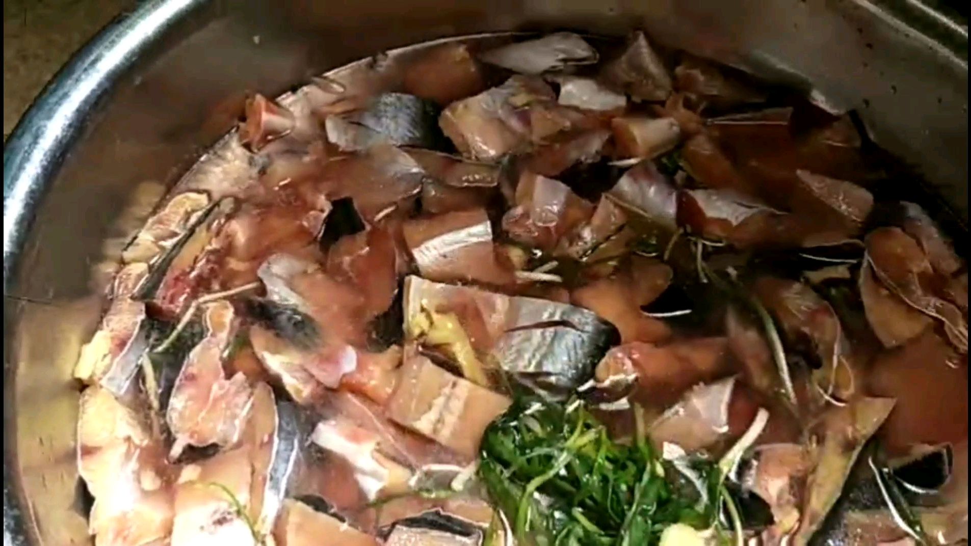 厨房小伙一番操作,做出一道美味的清蒸海芒鱼,简单又好吃