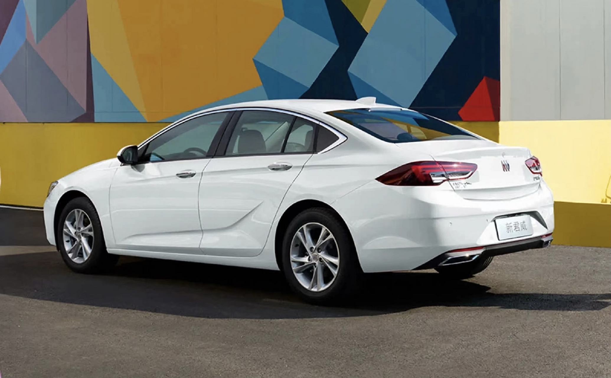 2024款别克君威外观非常漂亮,内饰设计还是典型的别克风格,偏向于实用