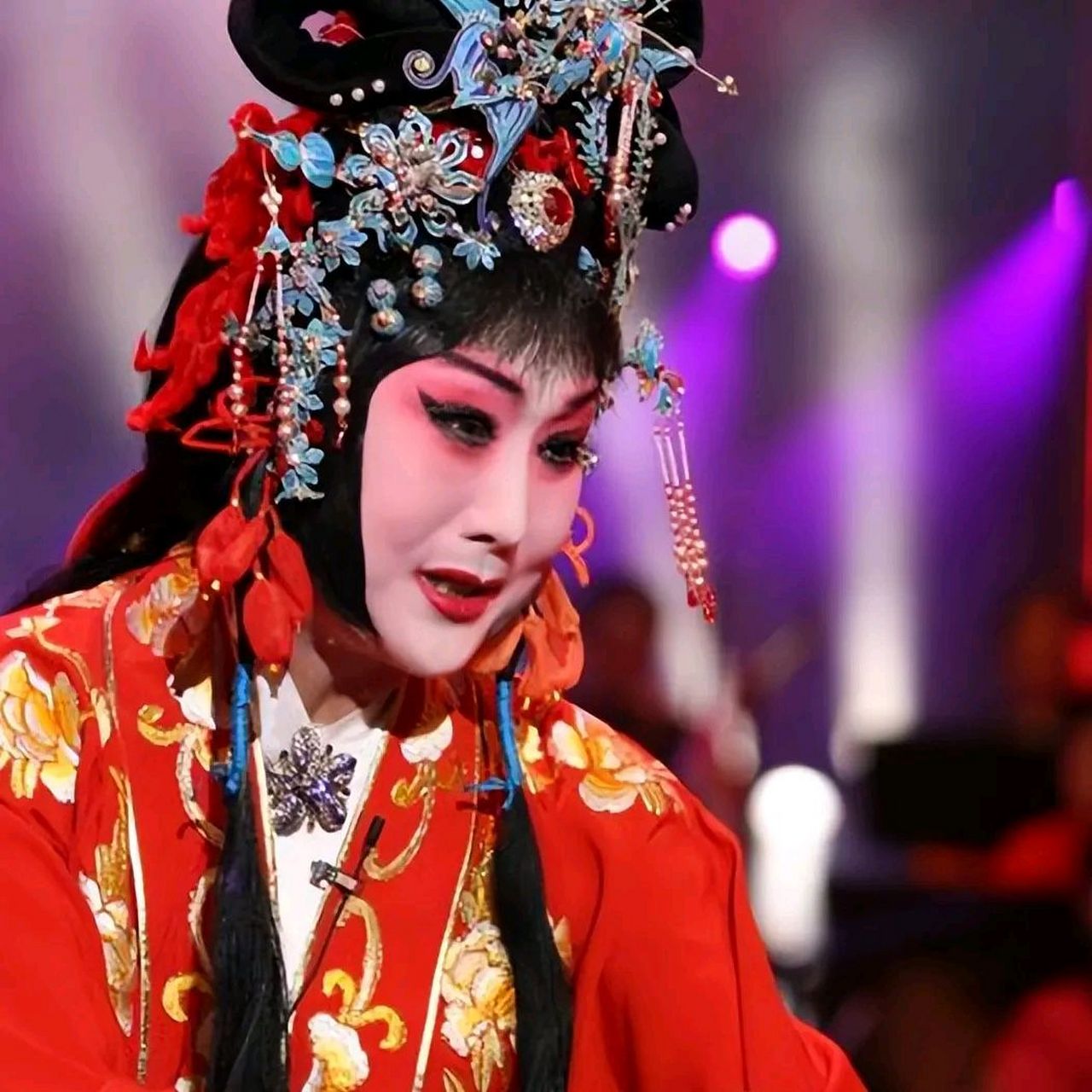 豫剧名家王清芬,从小家里穷,母亲做过奶妈,小妹养不起,送人了,哥哥