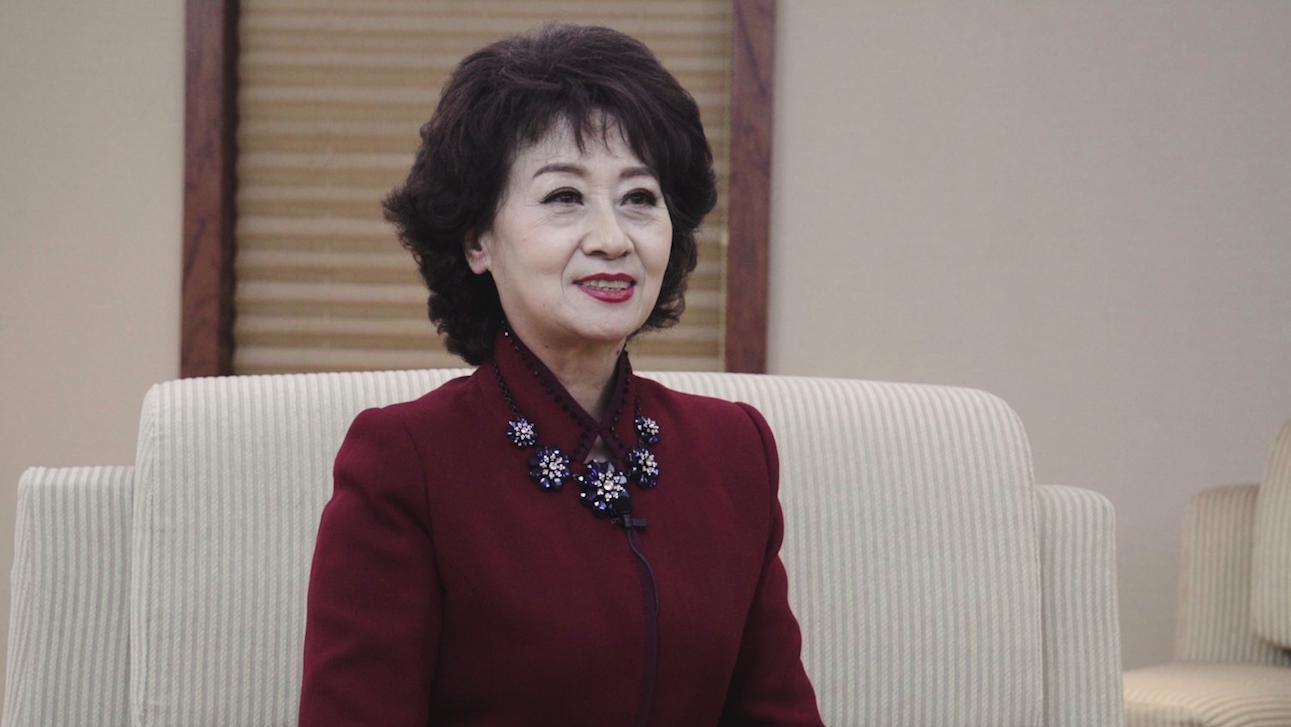 张悦是央视著名主持人,她曾主持过多档名牌栏目,如《为您服务》《与你