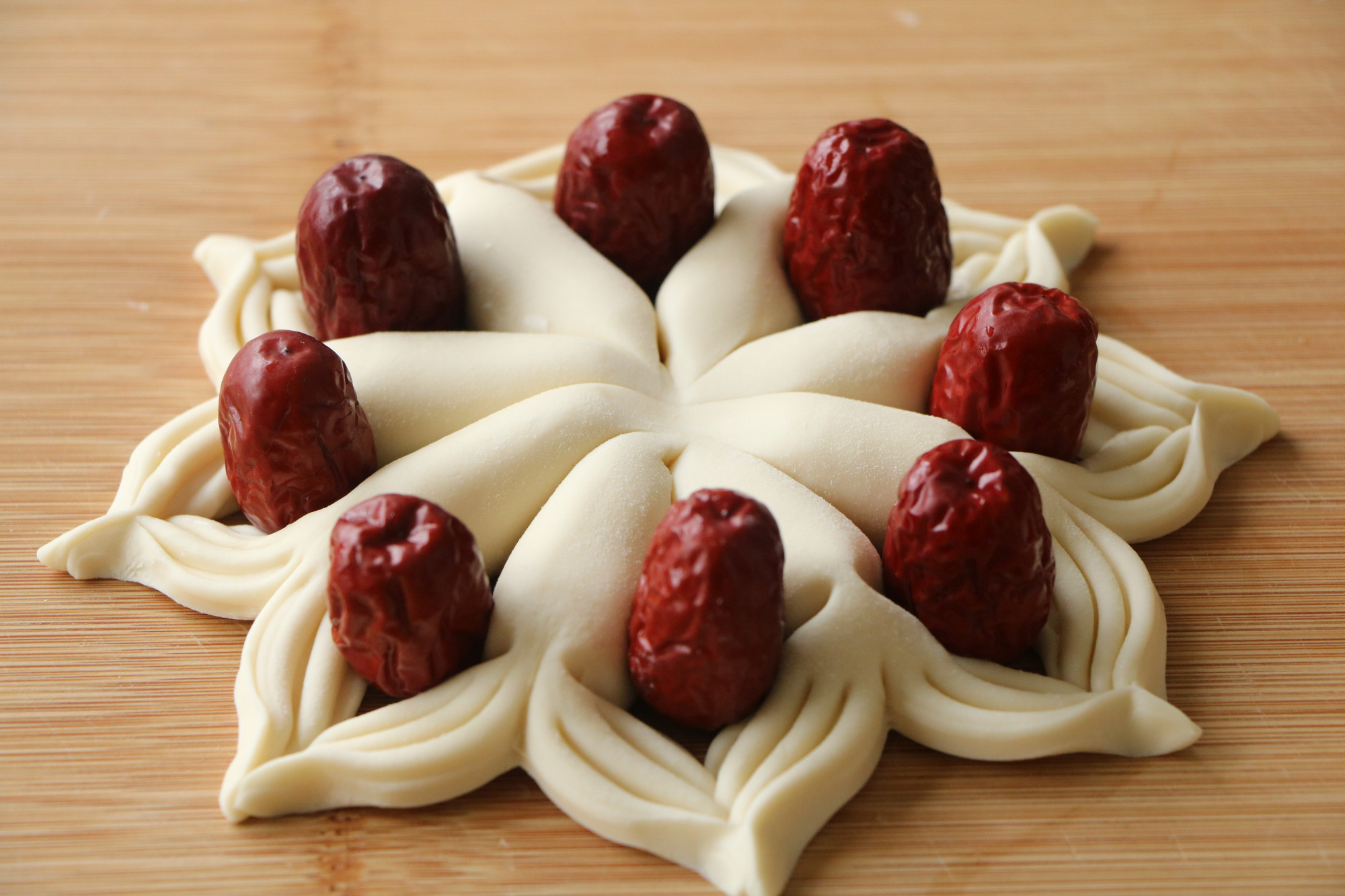 马上要过年了,枣馍做起来,图个吉利,寓意团团圆圆,幸福美满!