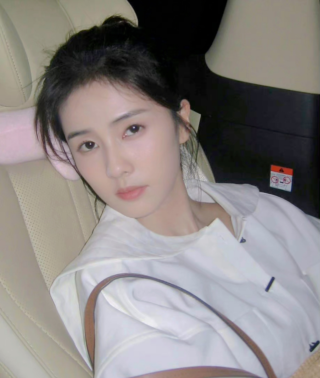 白鹿这是素颜么,感觉在发光呀 #白鹿伪素颜